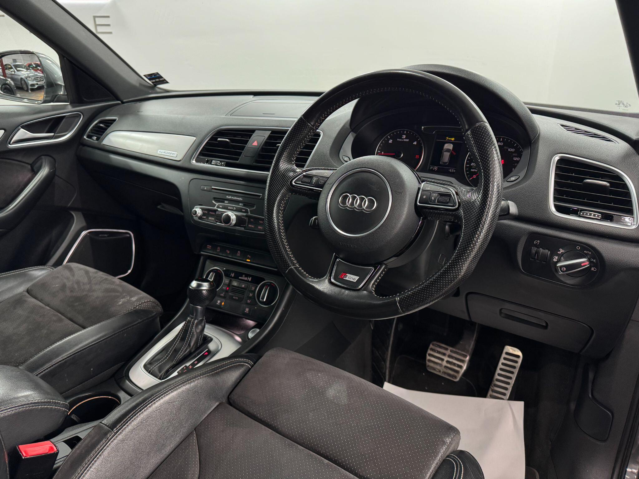 Audi Q3 view 20