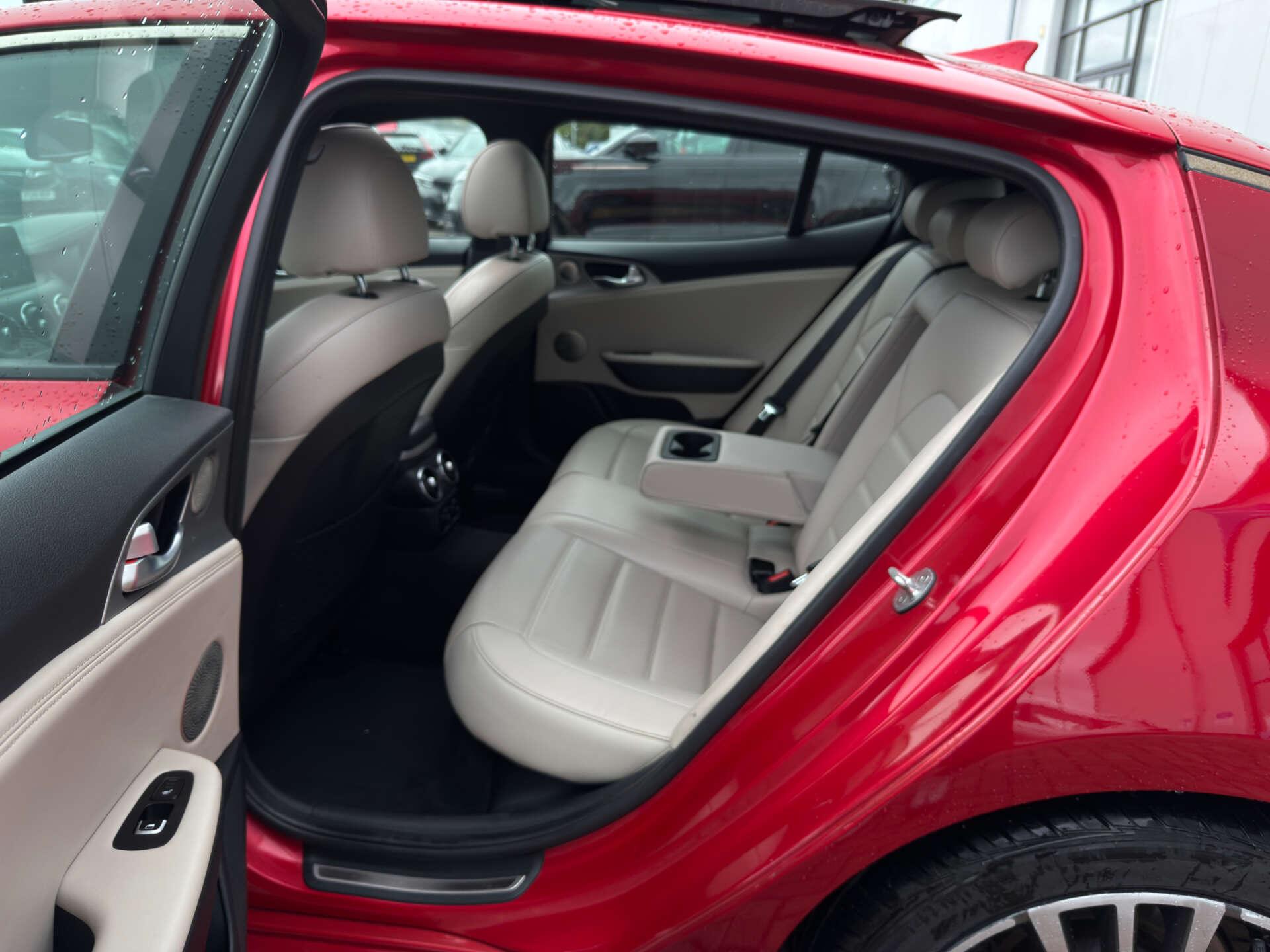 Kia Stinger view 34