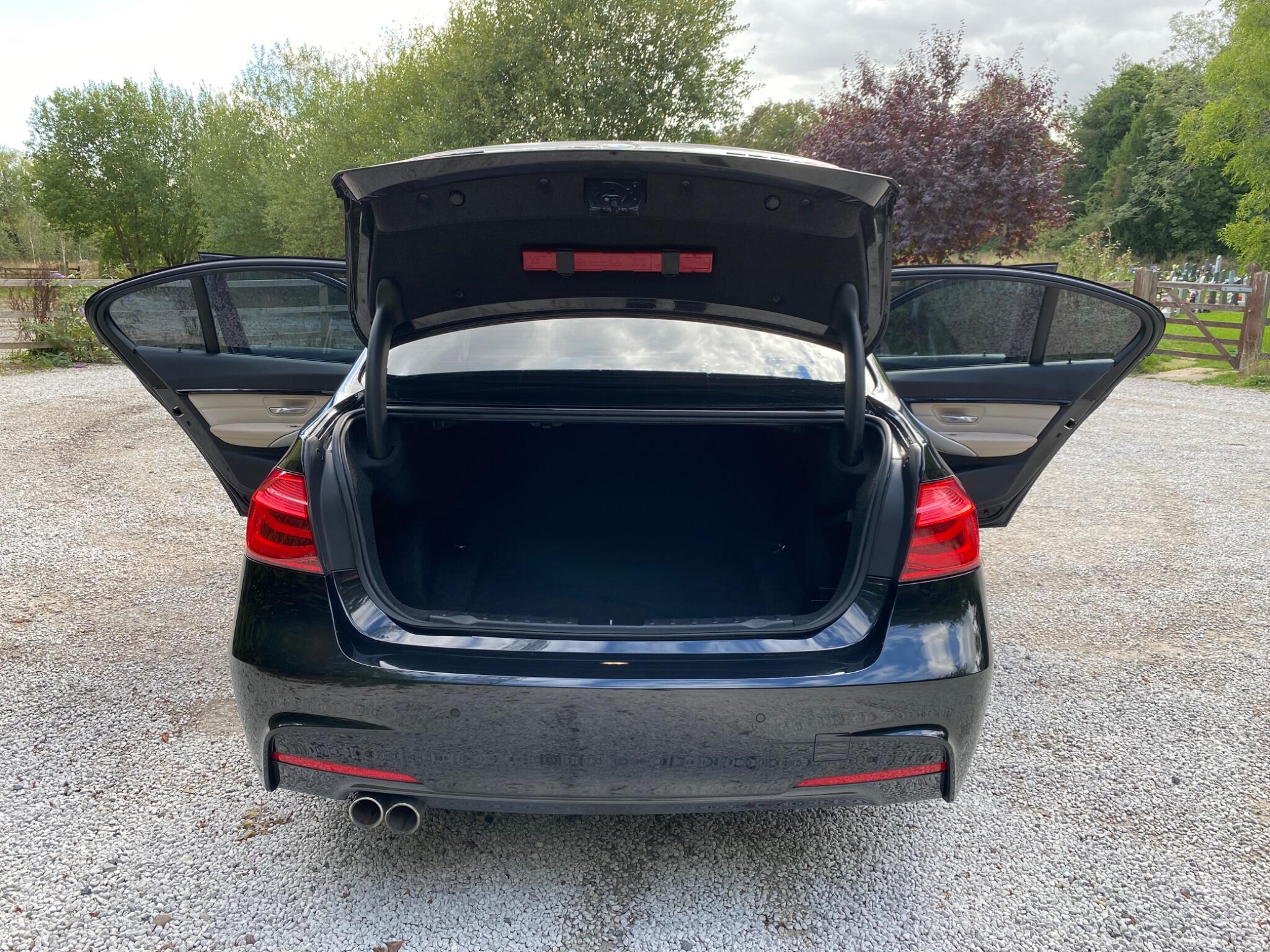 BMW 3 Series view 14