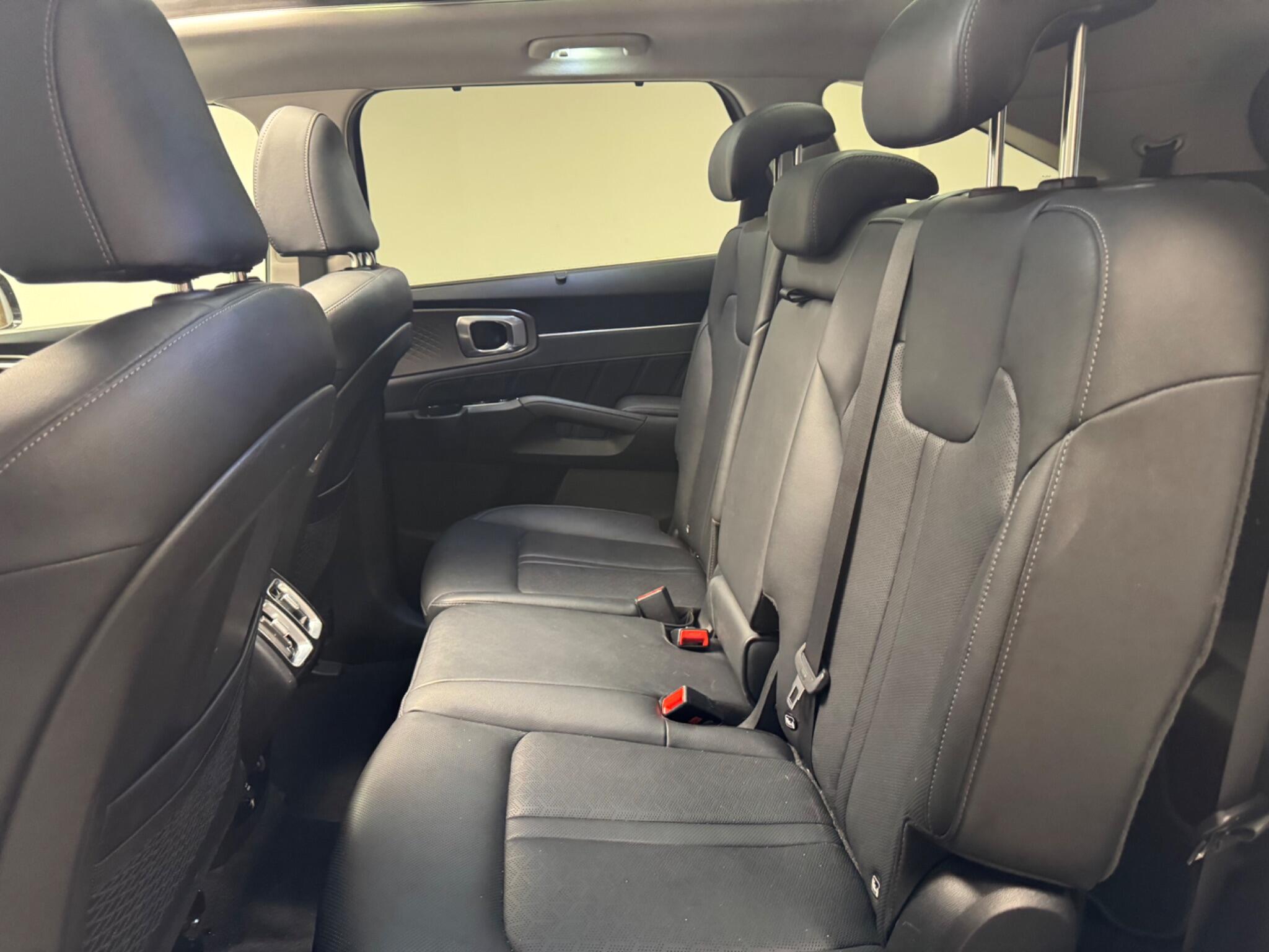 Kia Sorento view 11