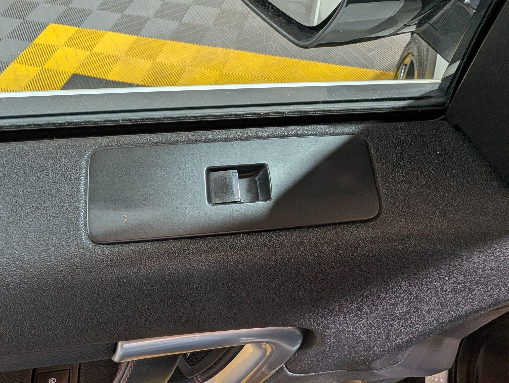 Land Rover Discovery Sport view 42