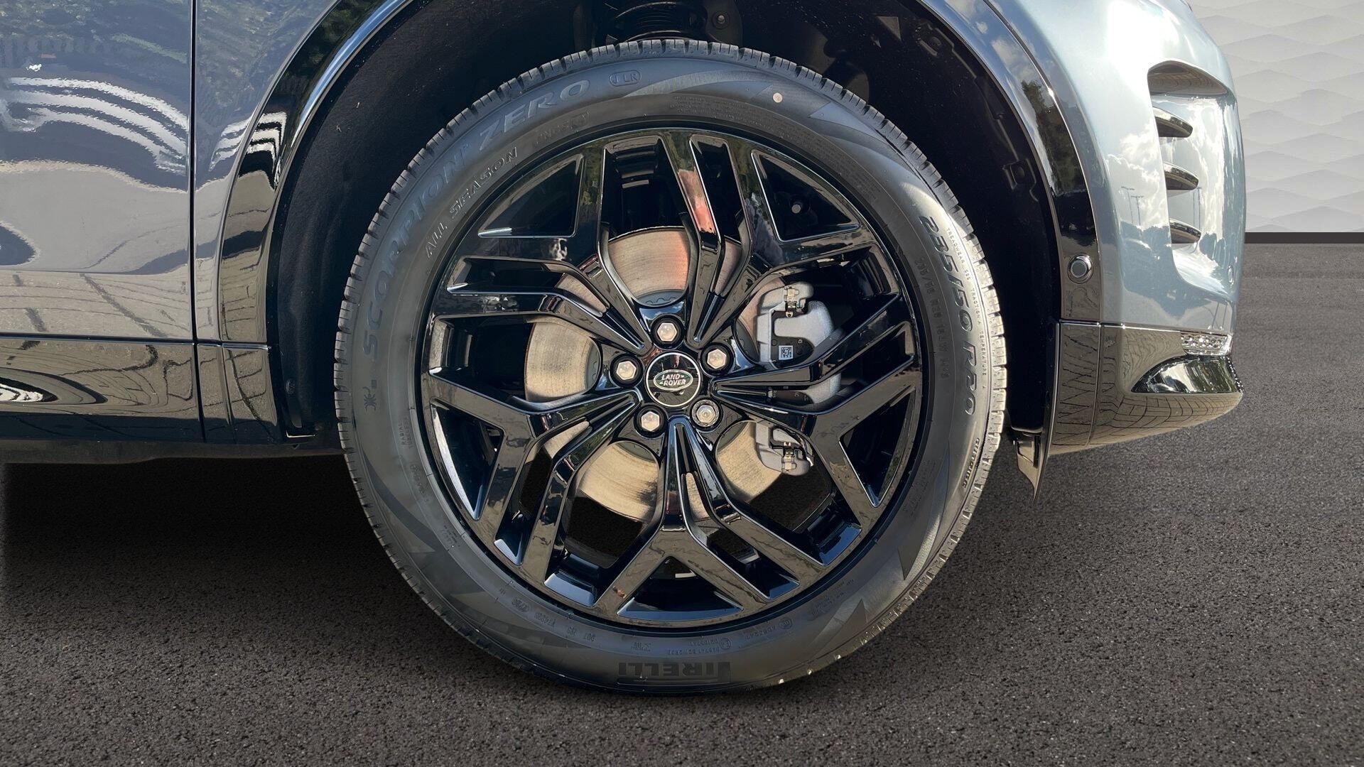 Land Rover Discovery Sport view 9