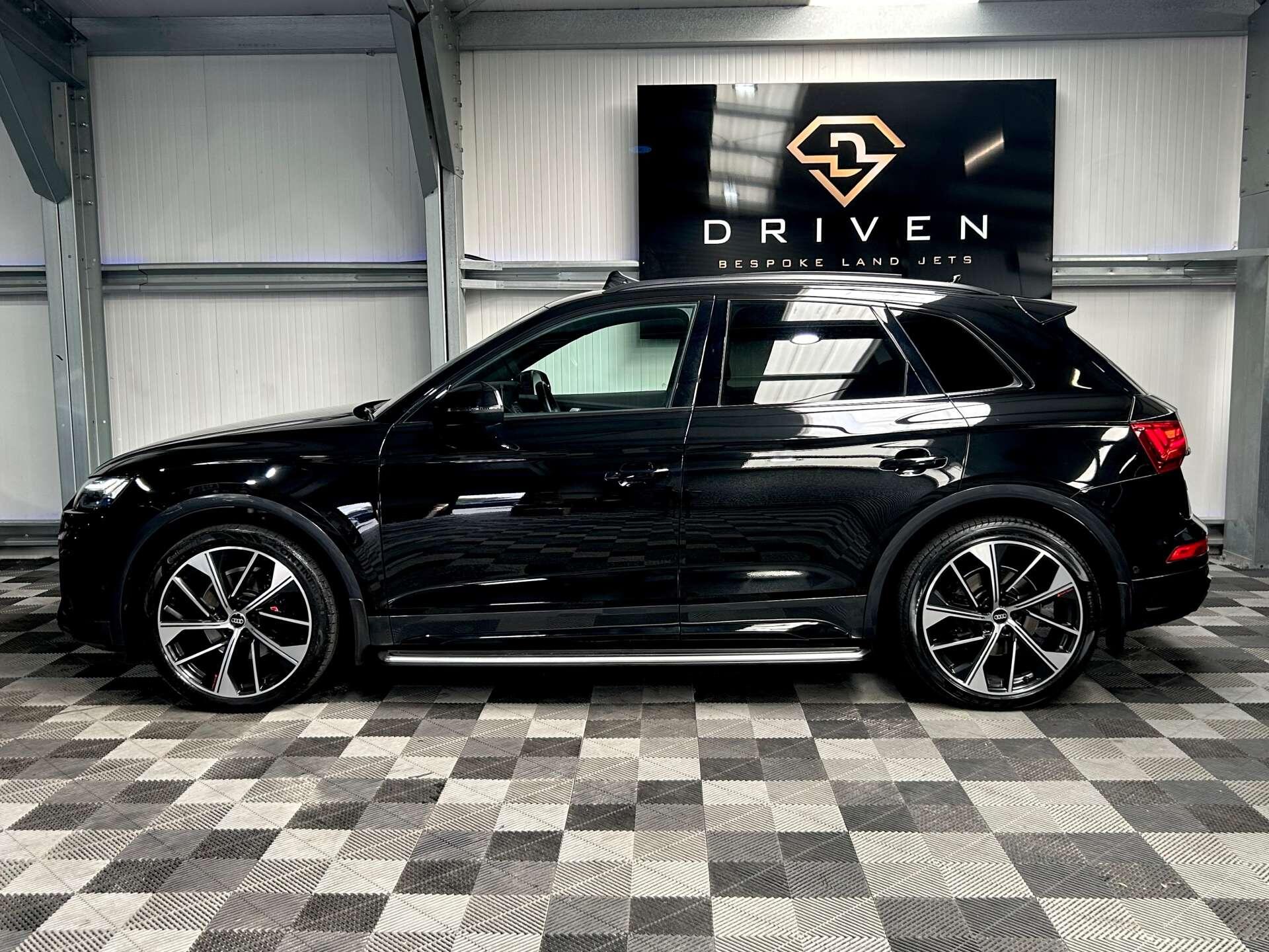 Audi Q5 view 10