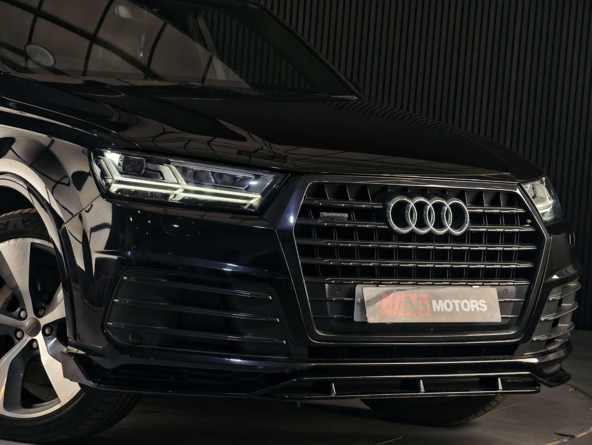 Audi Q7 view 9