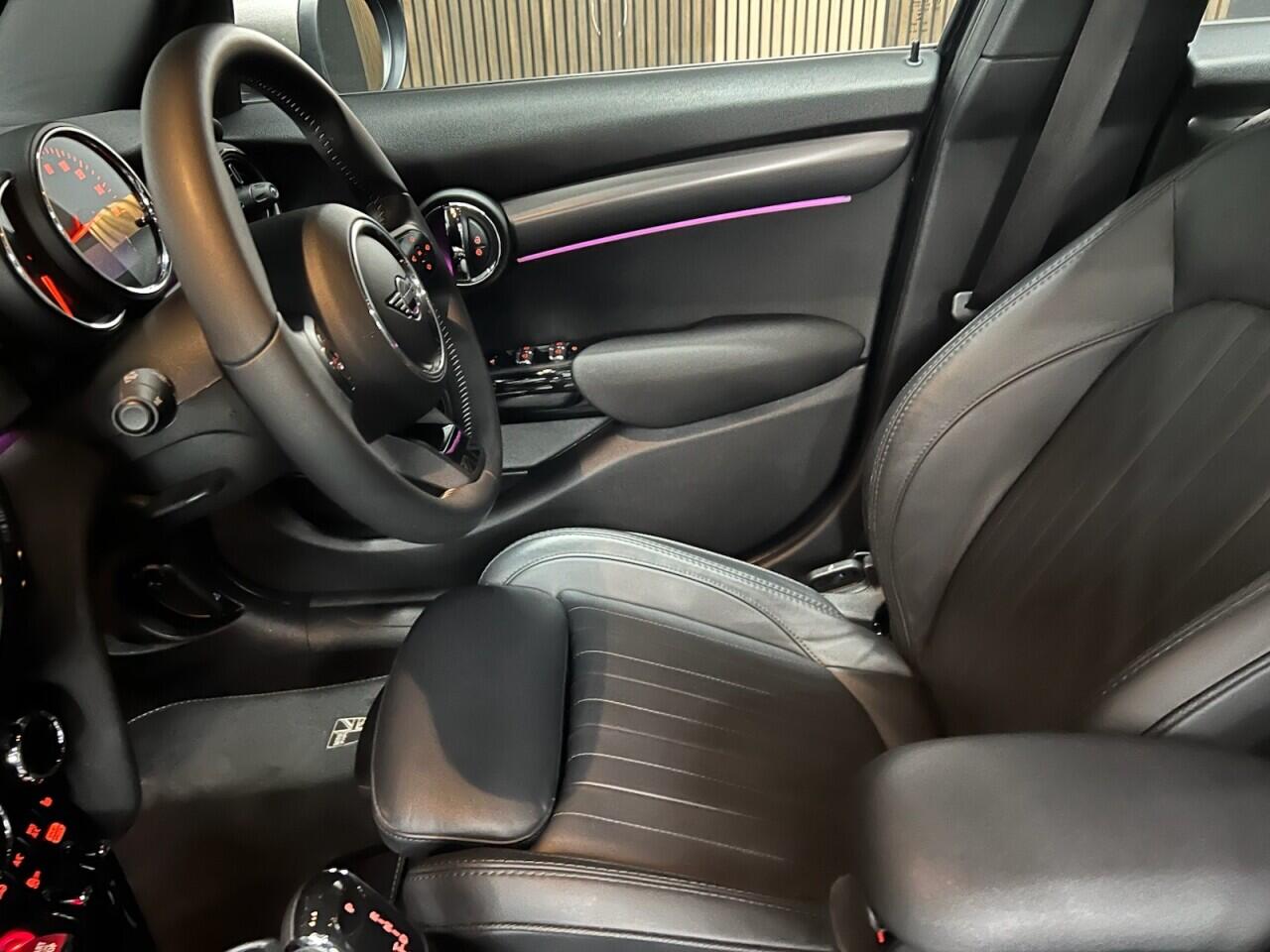 Mini Hatch view 29