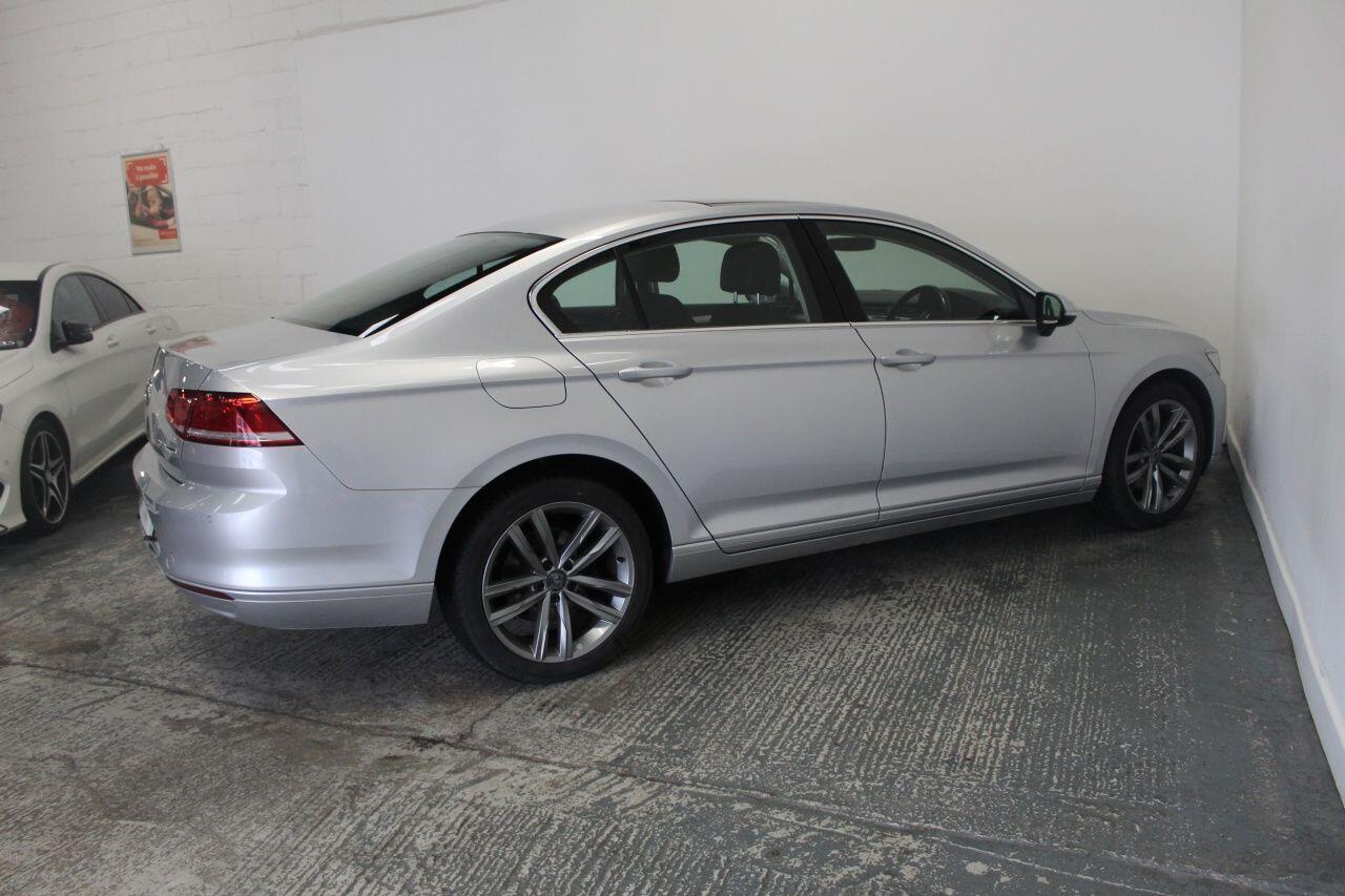 Volkswagen Passat view 11
