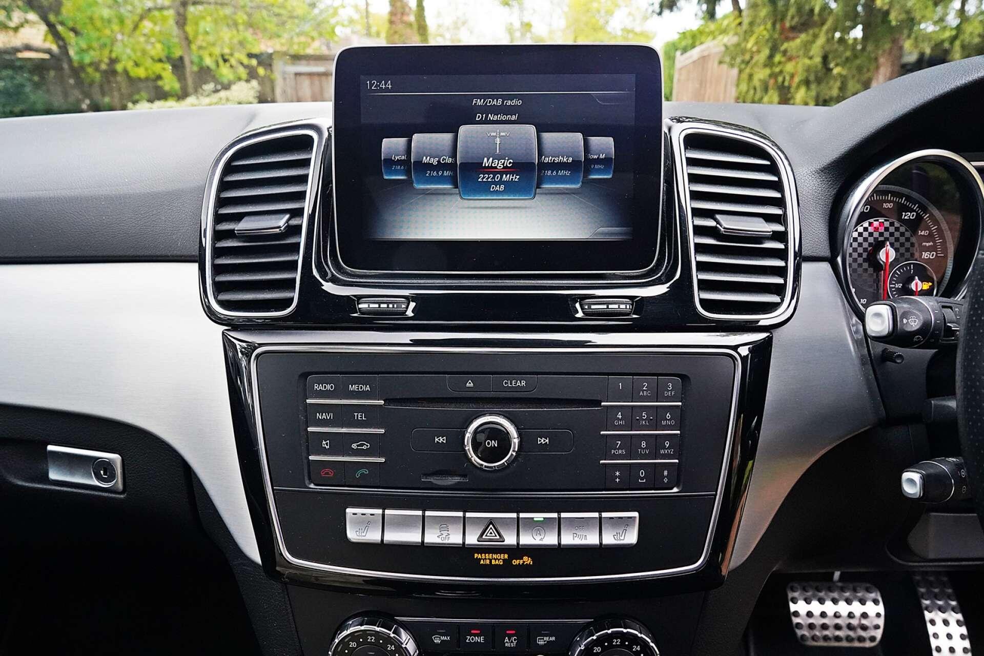 Mercedes-Benz GLE view 24
