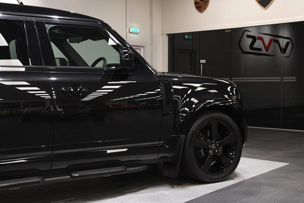 Land Rover Defender view 33