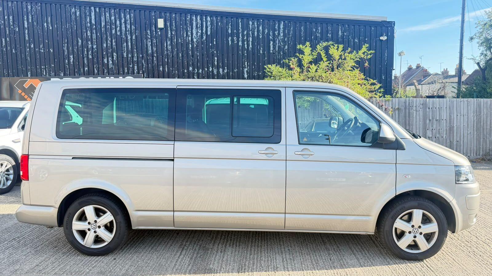 Volkswagen Caravelle view 2