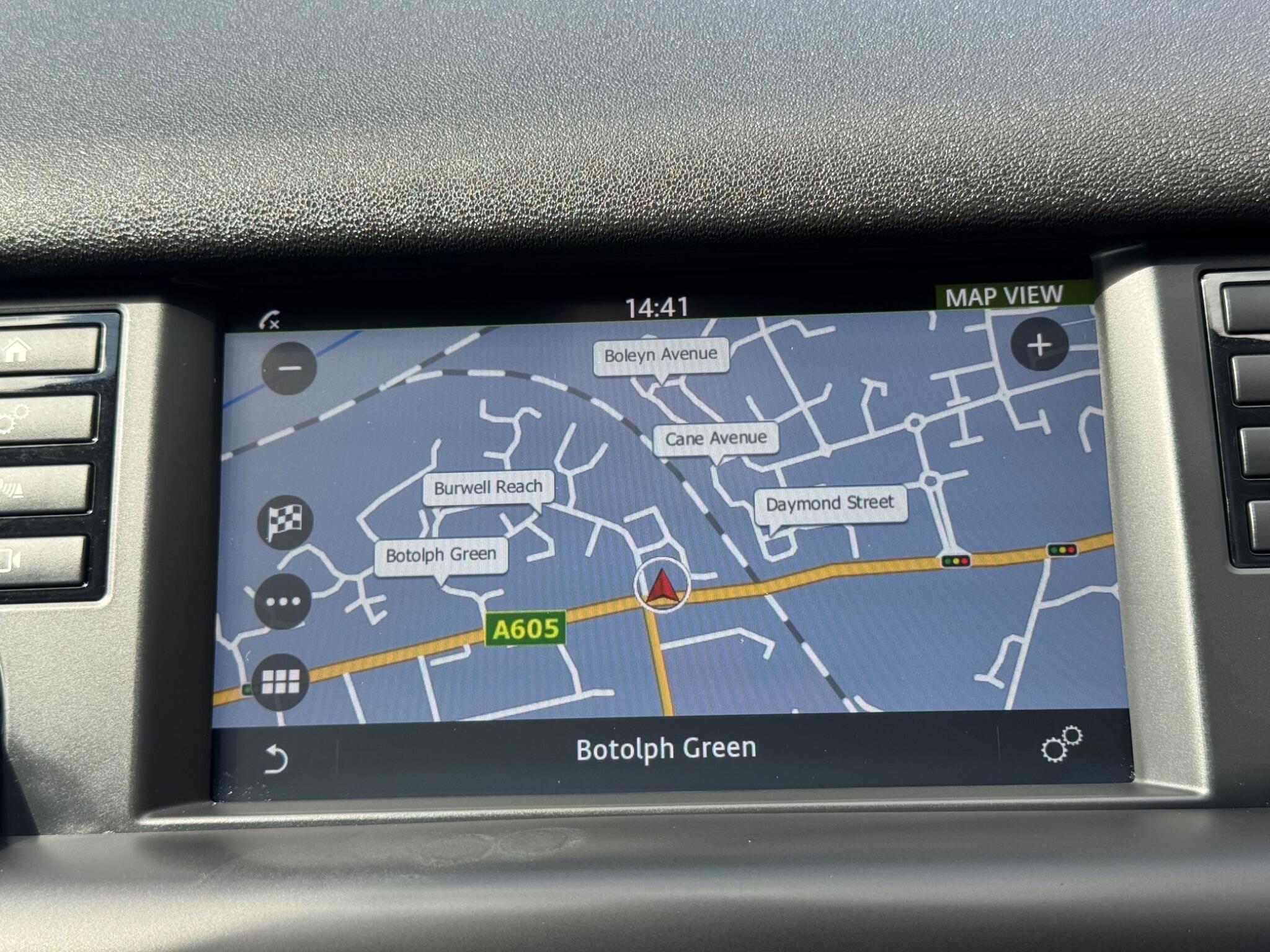 Land Rover Discovery Sport view 30
