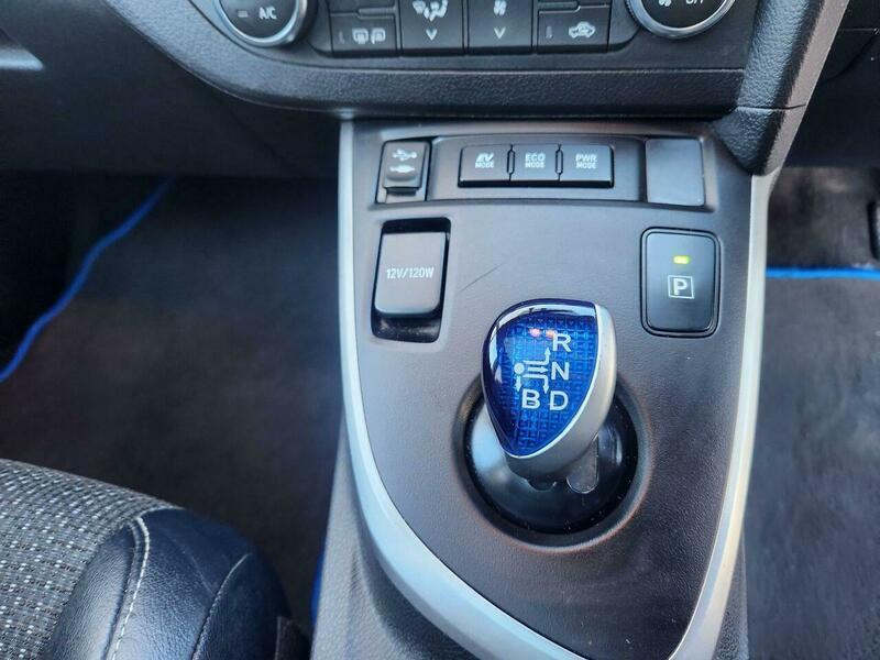 2014 Toyota Auris 1.8 VVT-h Excel Touring Sports CVT Euro 5 (s/s) 5dr • 104,000 miles image 33
