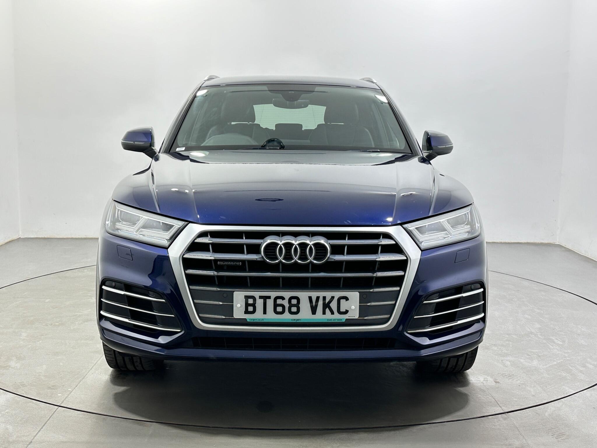 Audi Q5 view 3