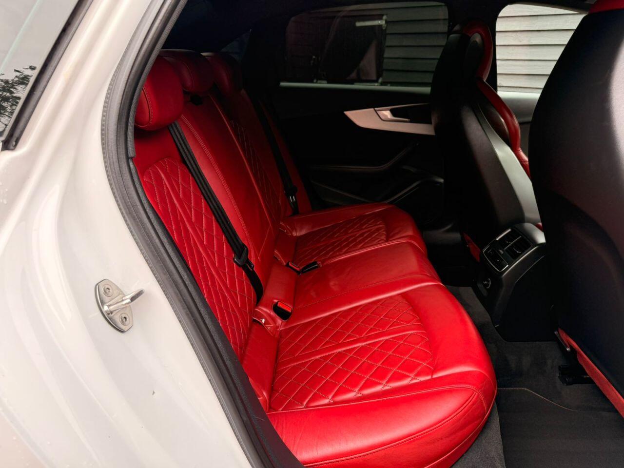 Audi S4 view 25