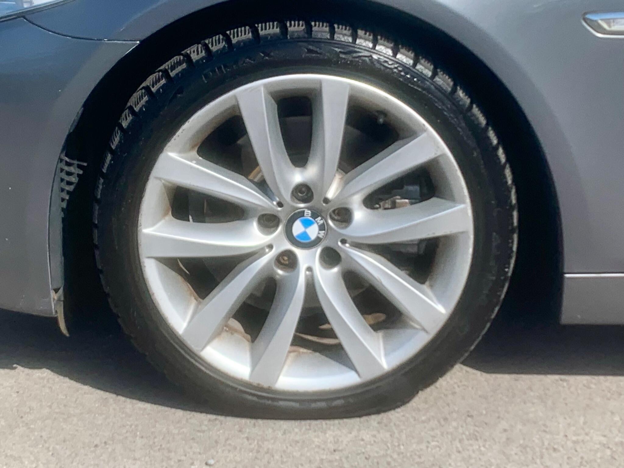 BMW 5 Series view 9