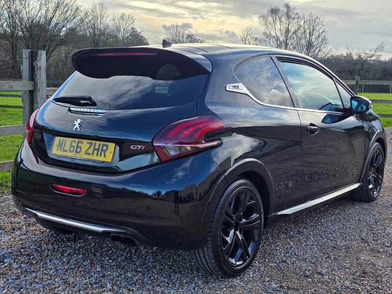 2016 Peugeot 208 image 6