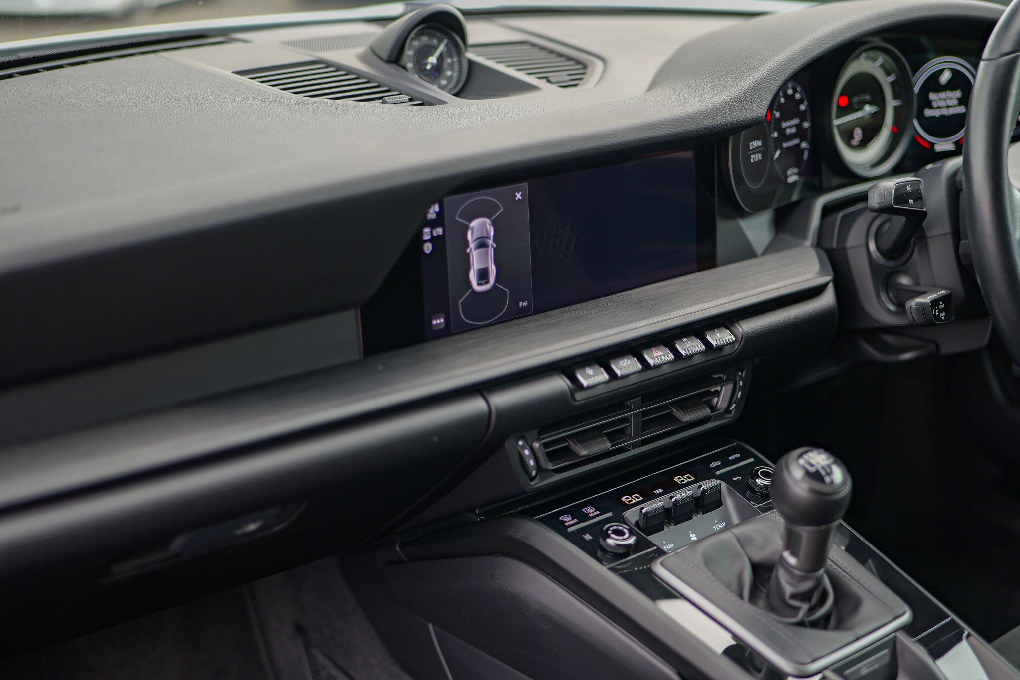 Porsche 911 view 15