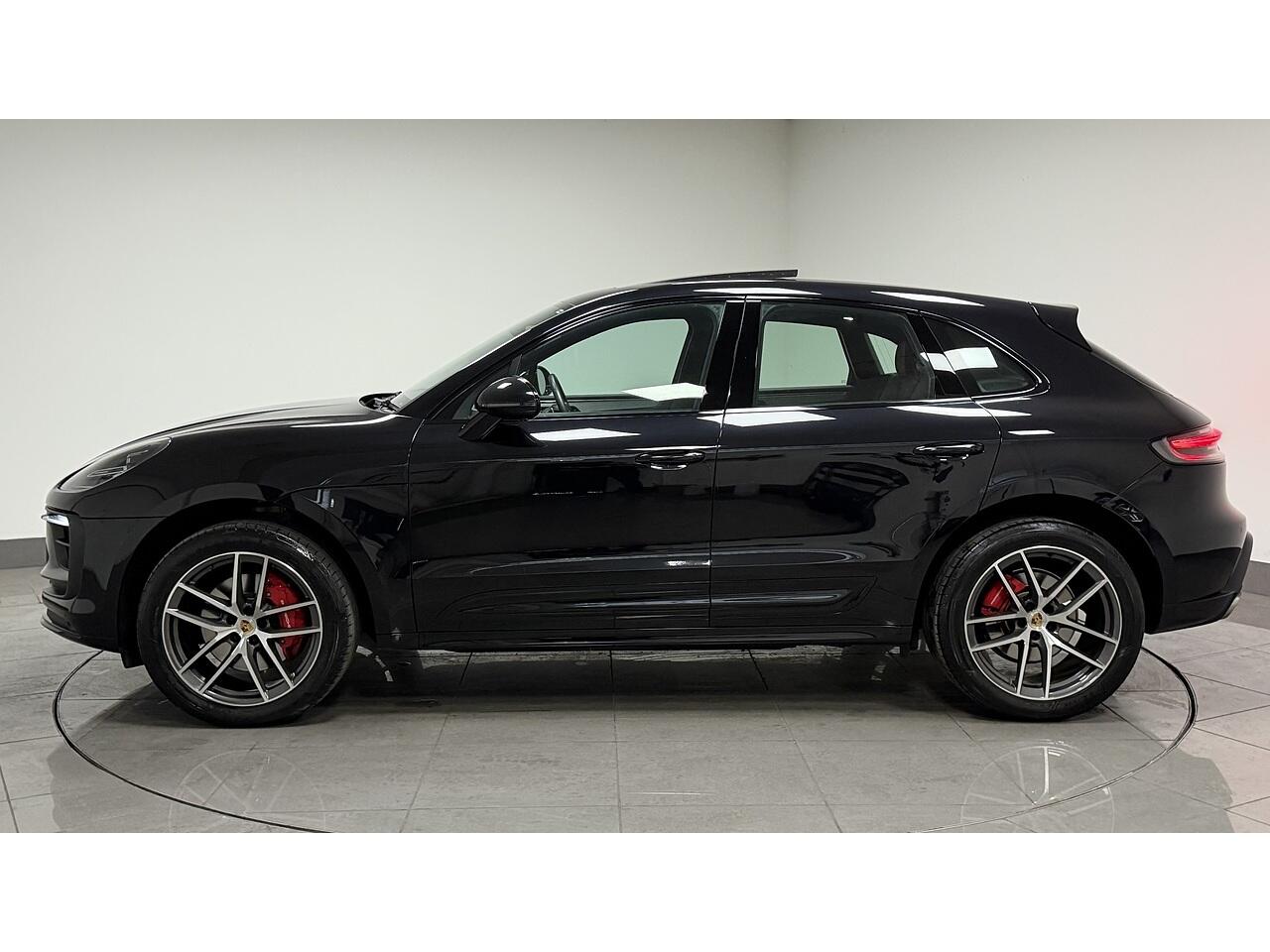 Porsche Macan view 4