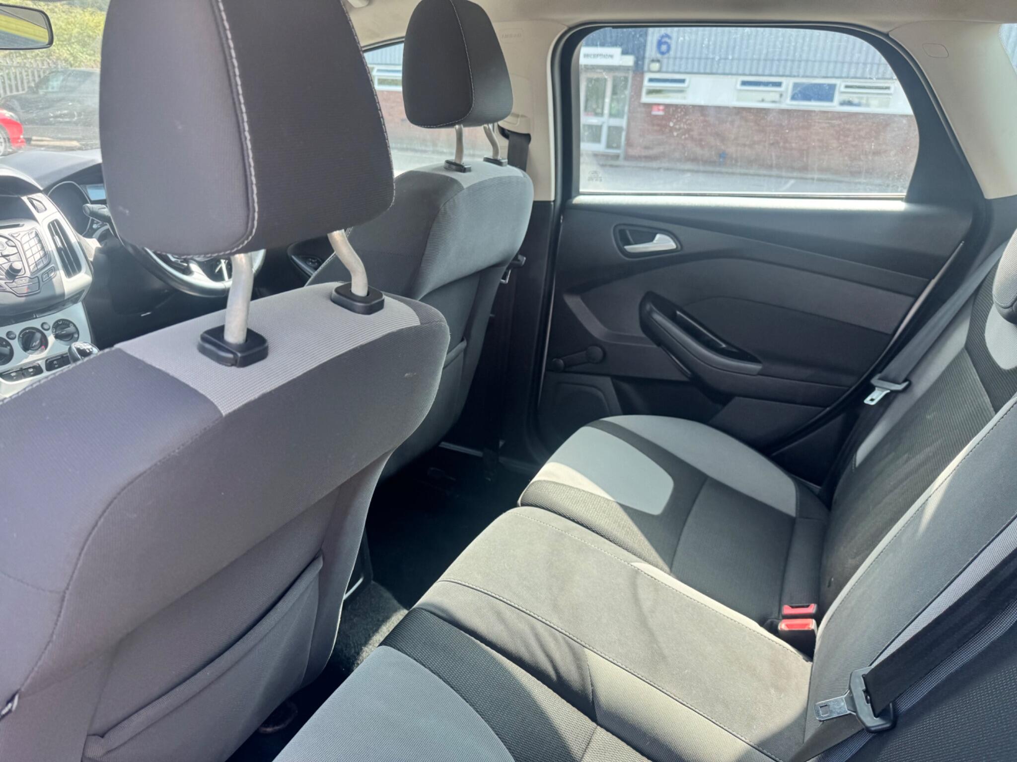 Ford Focus view 7