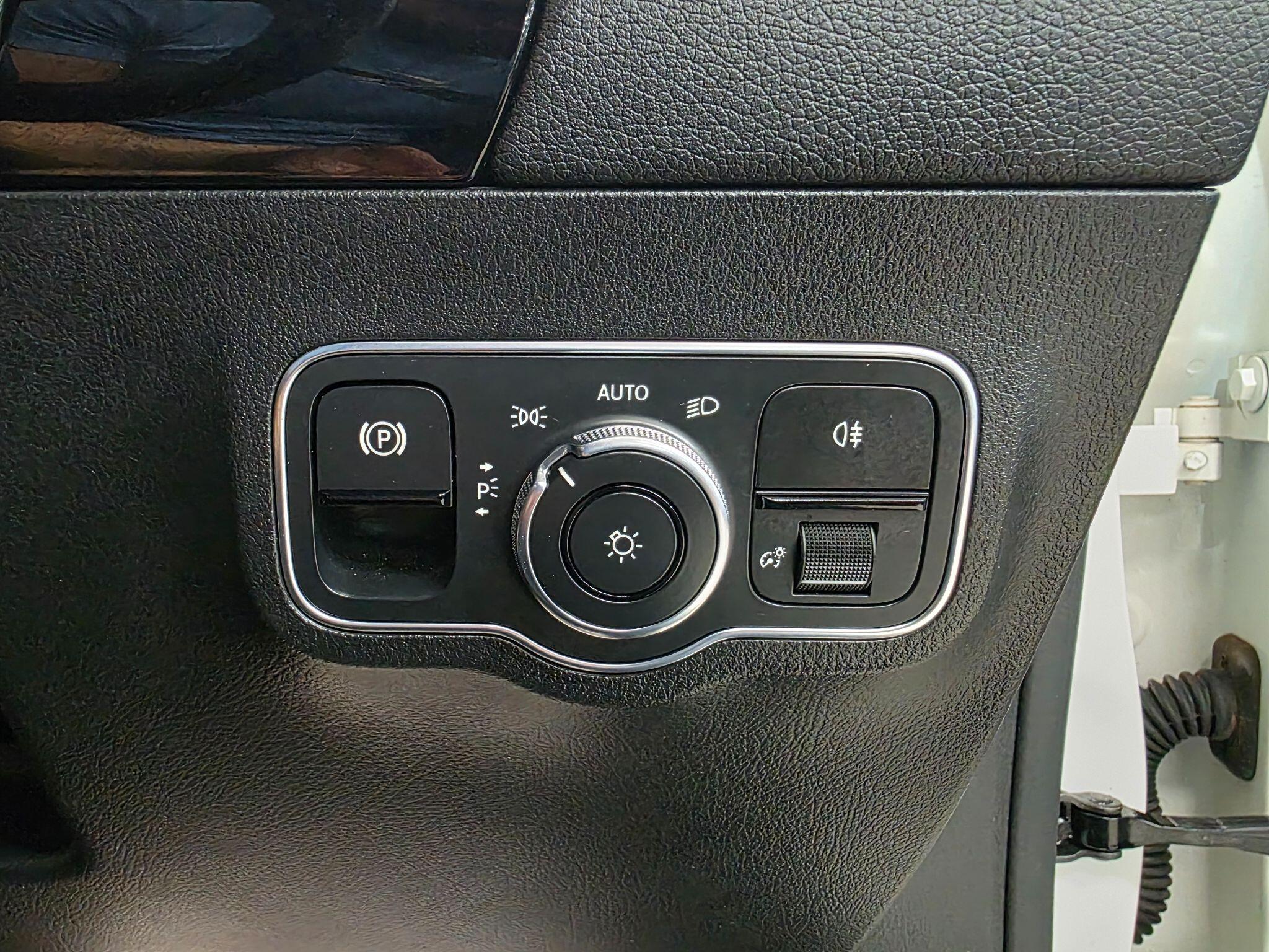 Mercedes-Benz Gla view 15