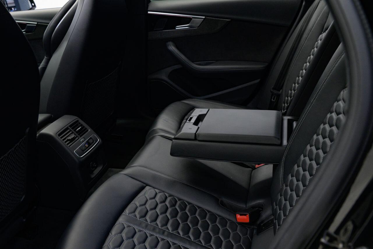 Audi RS4 view 25
