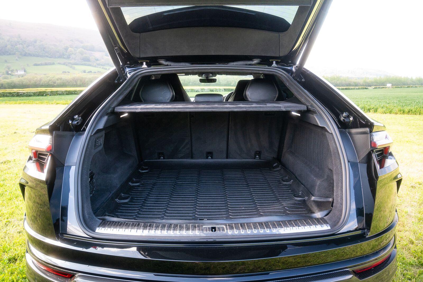 Lamborghini Urus view 33