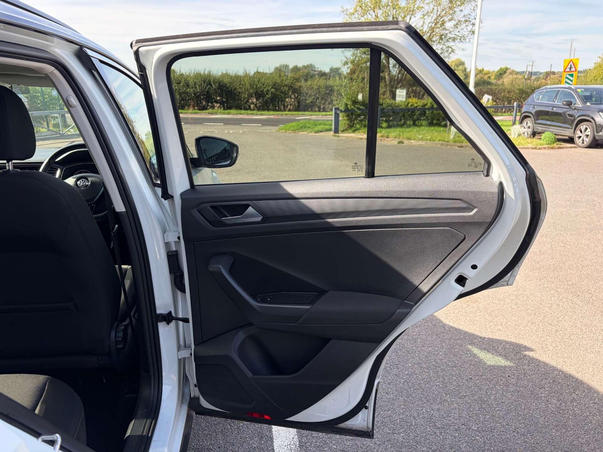 Volkswagen T-Roc view 26
