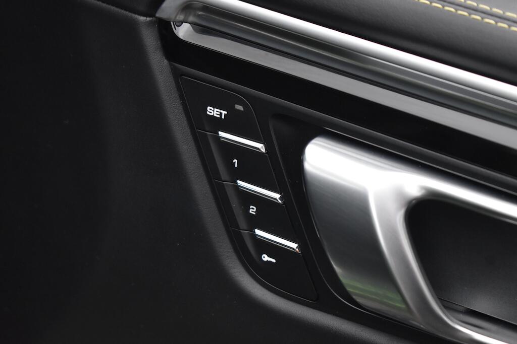 Porsche Macan view 61