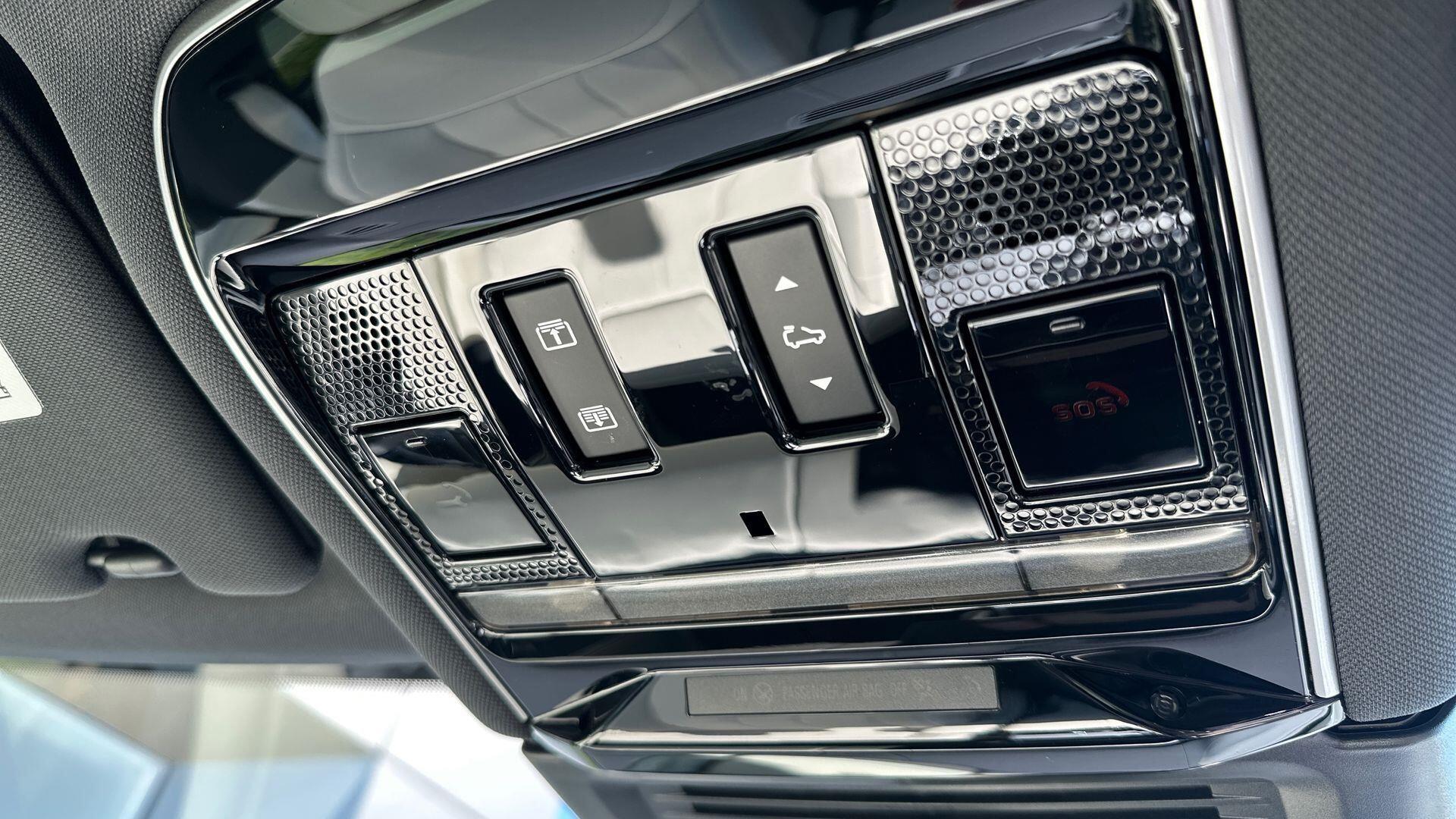 Land Rover Range Rover view 23