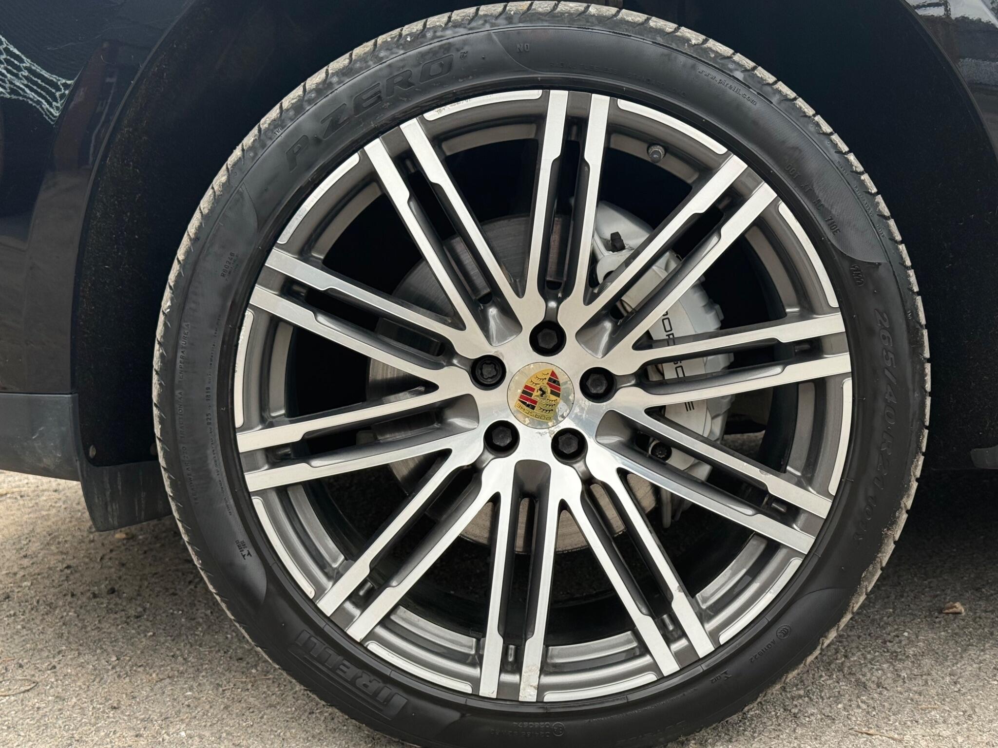 Porsche Macan view 25