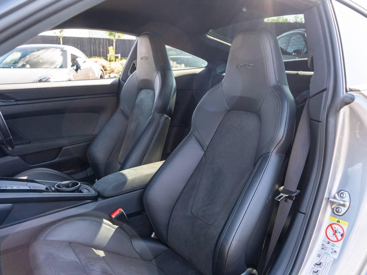 Porsche 911 view 36
