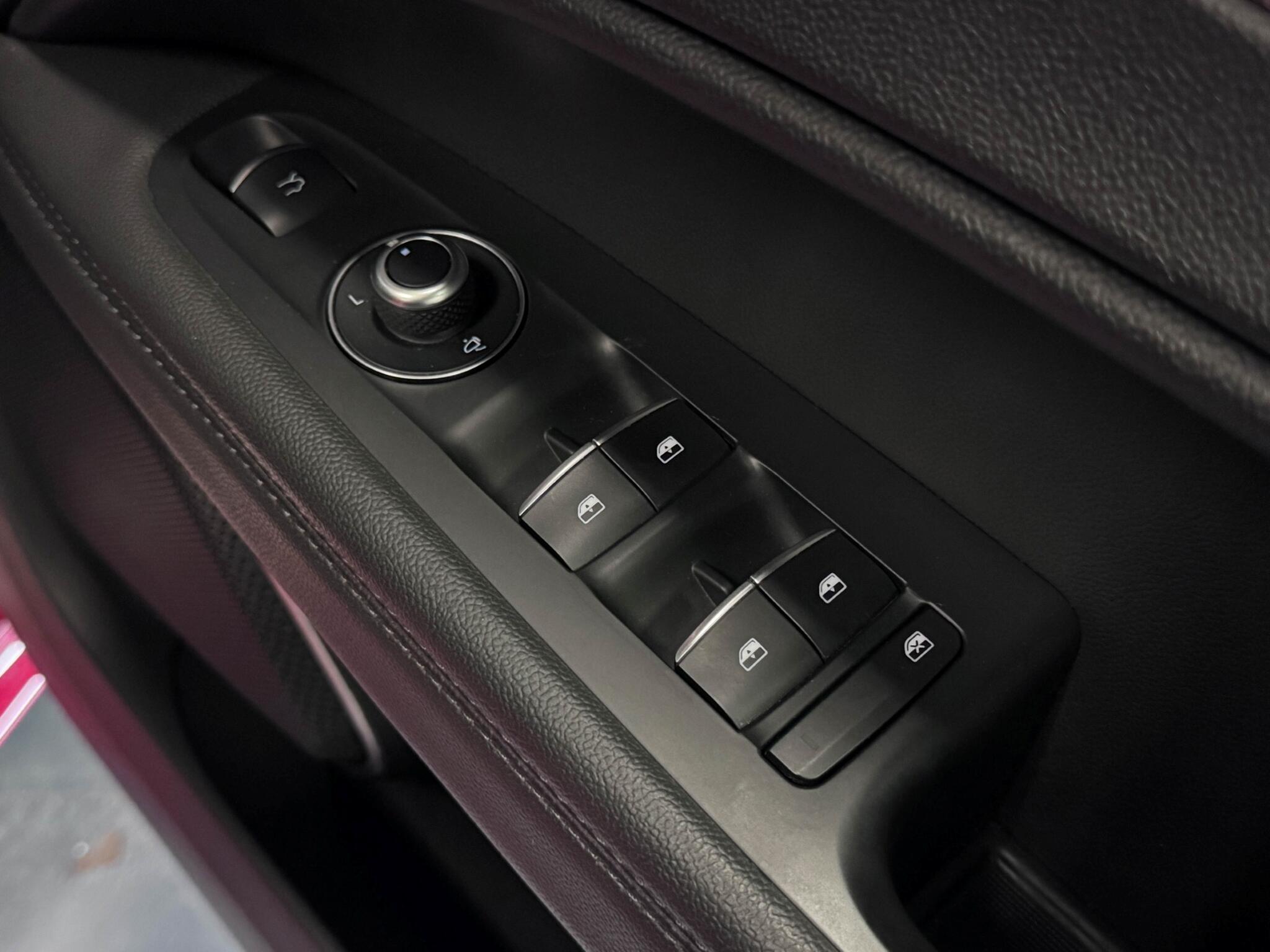 Alfa Romeo Stelvio view 22