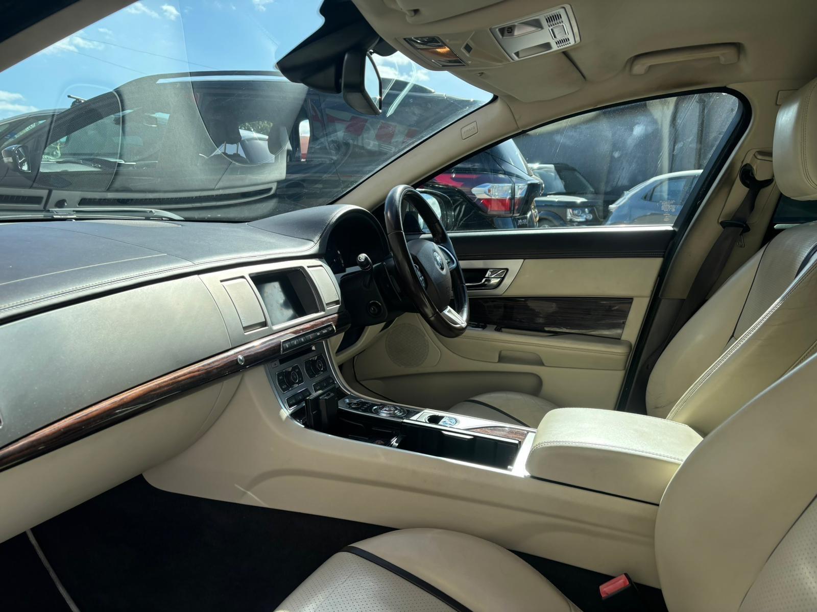 Jaguar XF view 11