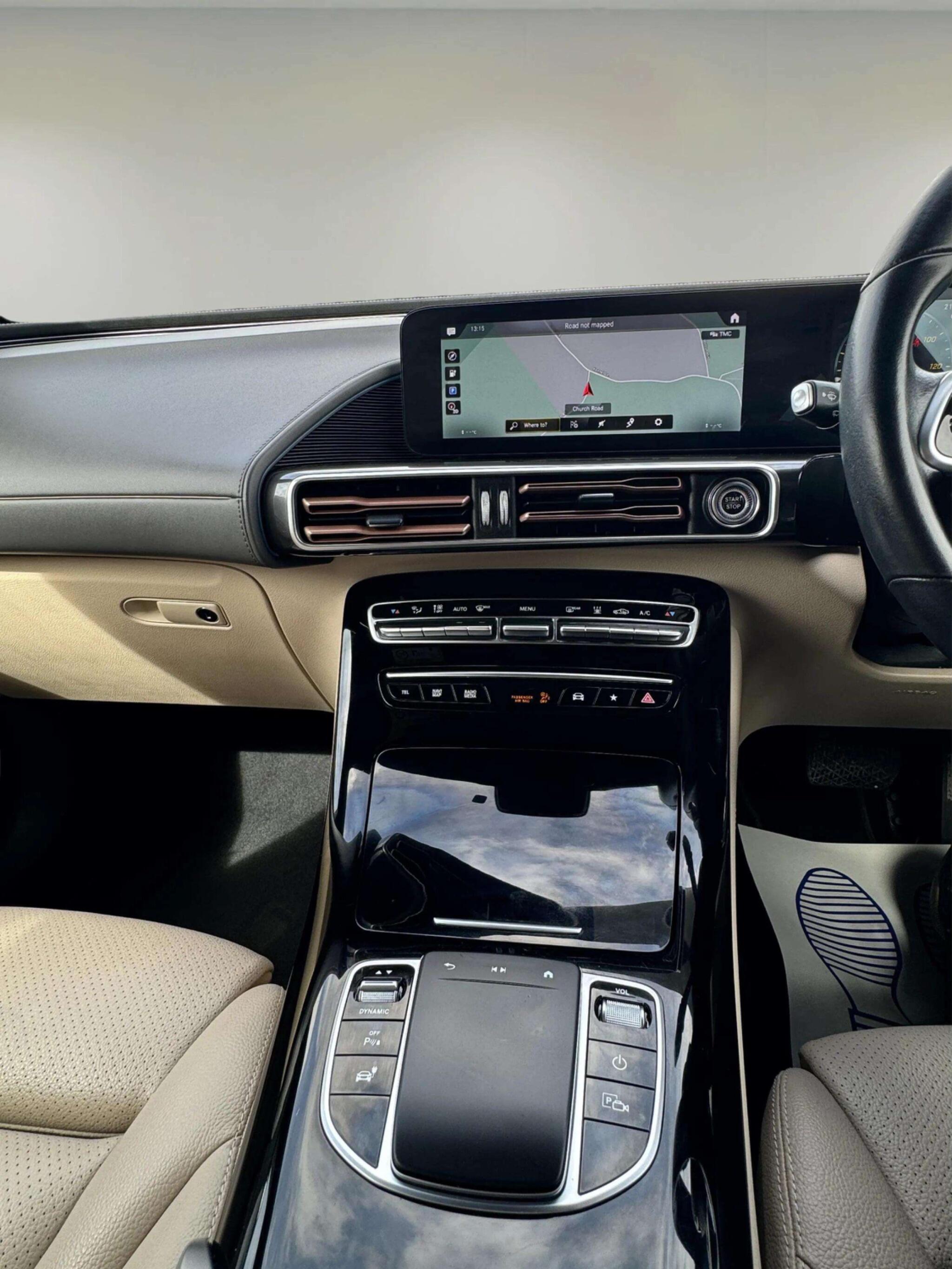 Mercedes-Benz EQC view 61