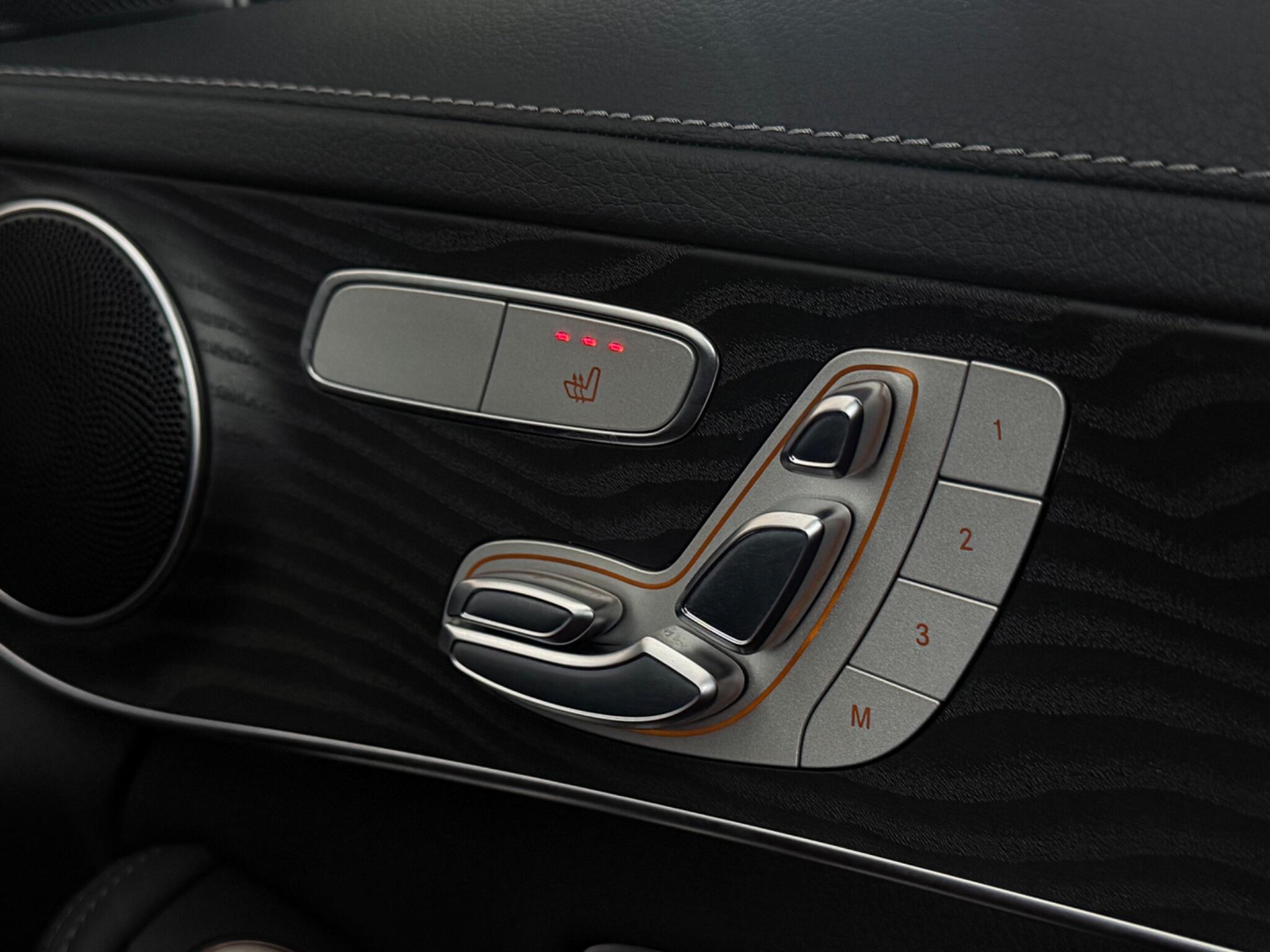 Mercedes-Benz C-Class view 21