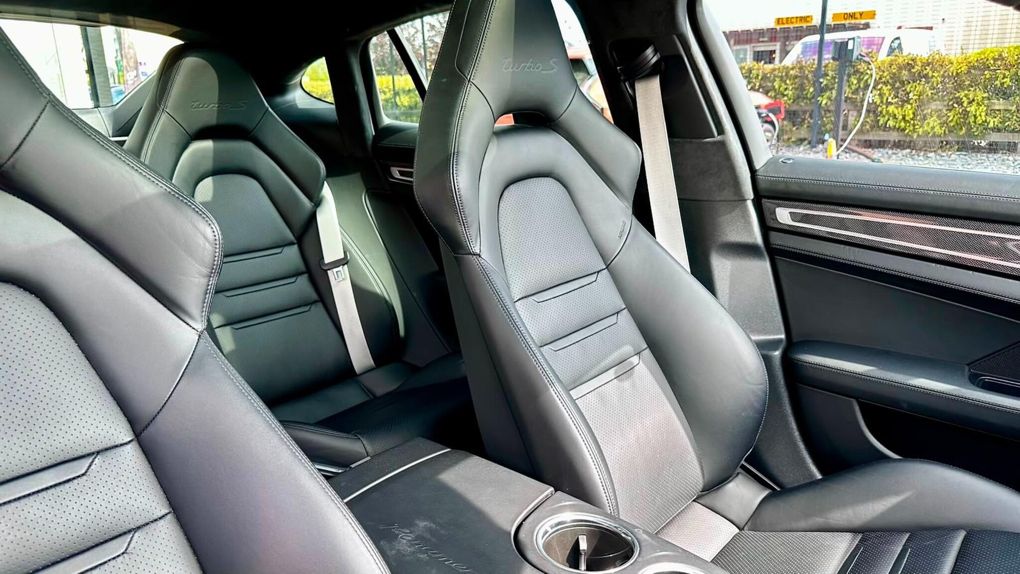 Porsche Panamera view 39