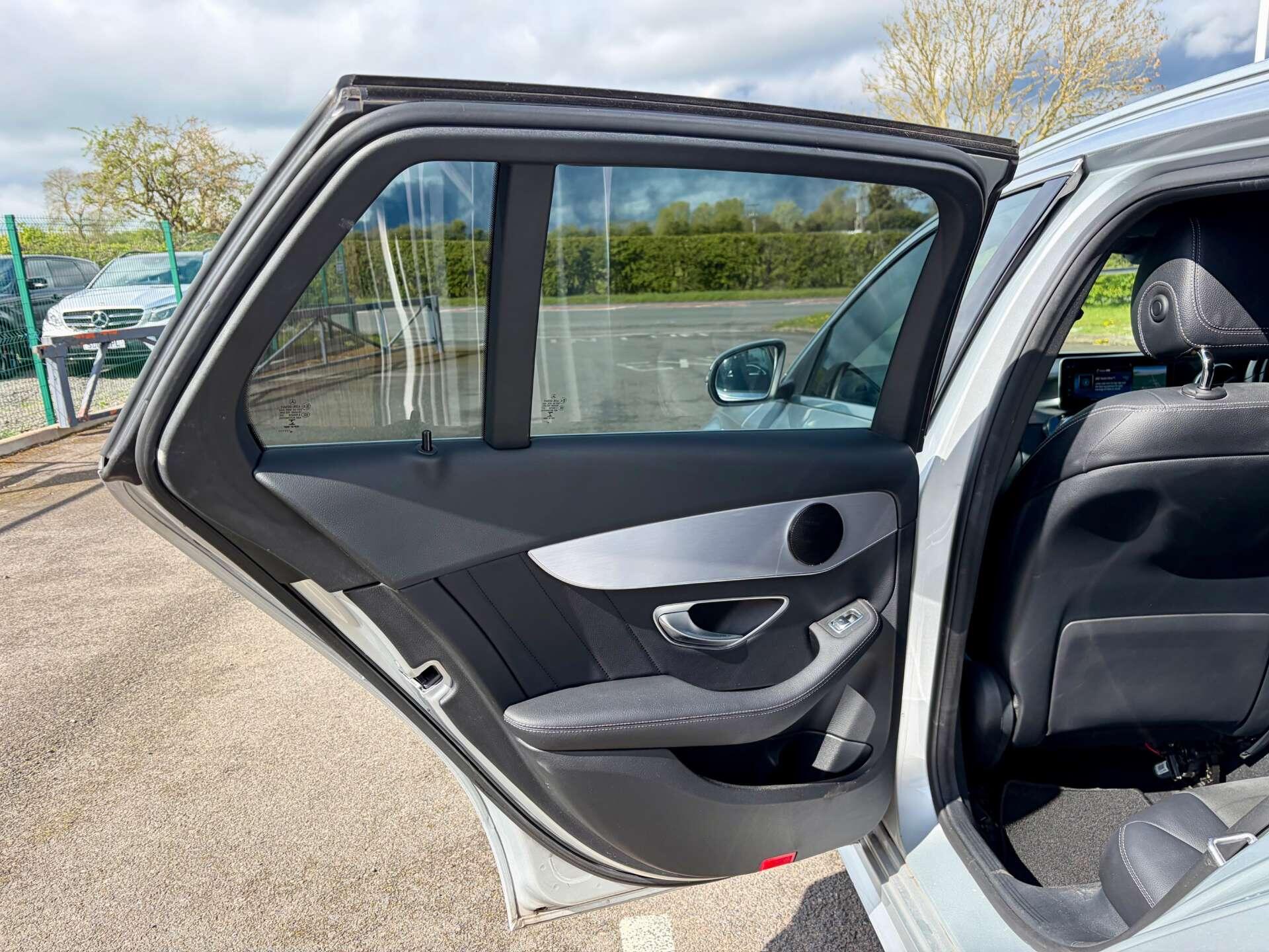 Mercedes-Benz C Class view 20