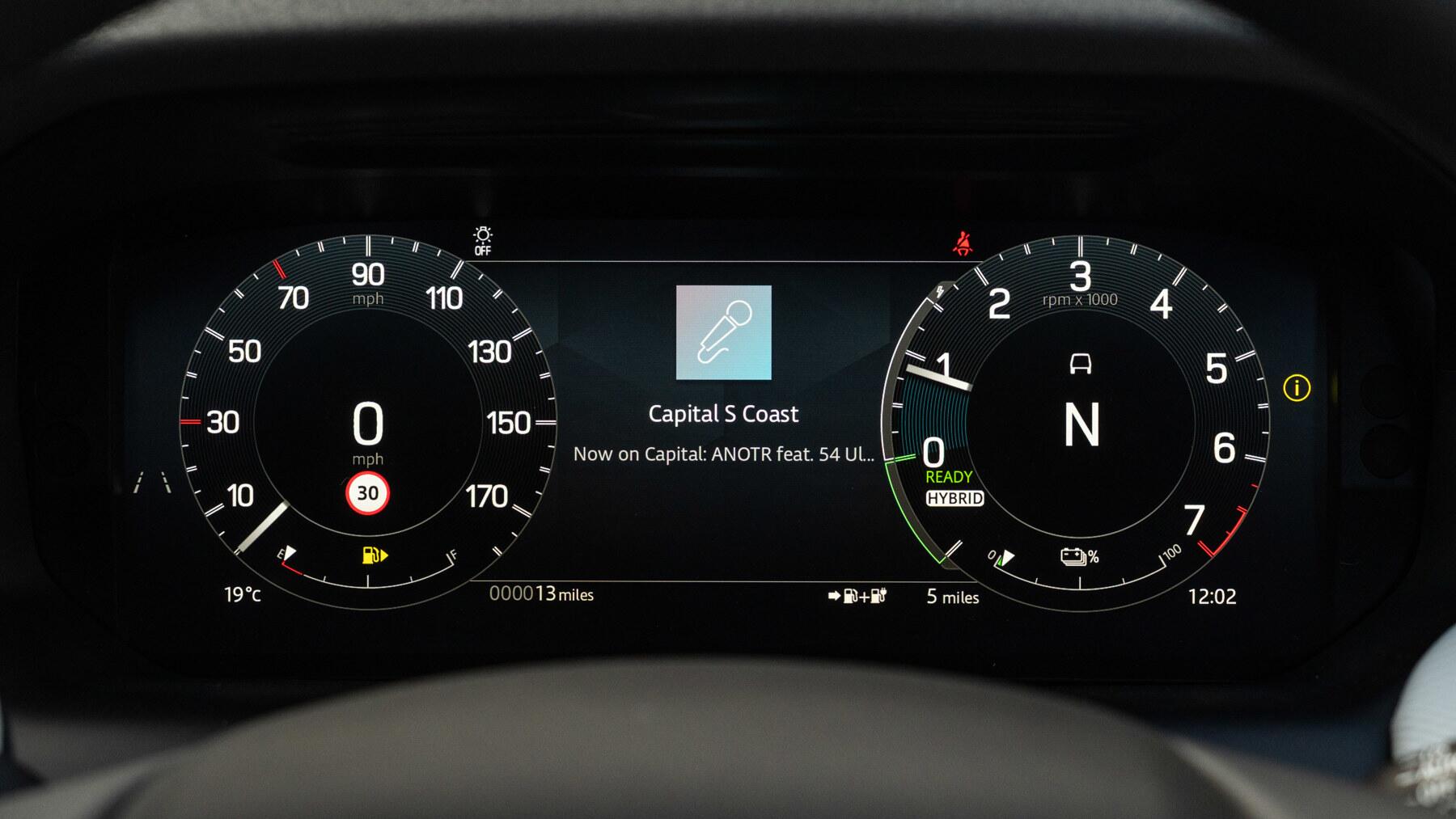 Land Rover Discovery Sport view 20