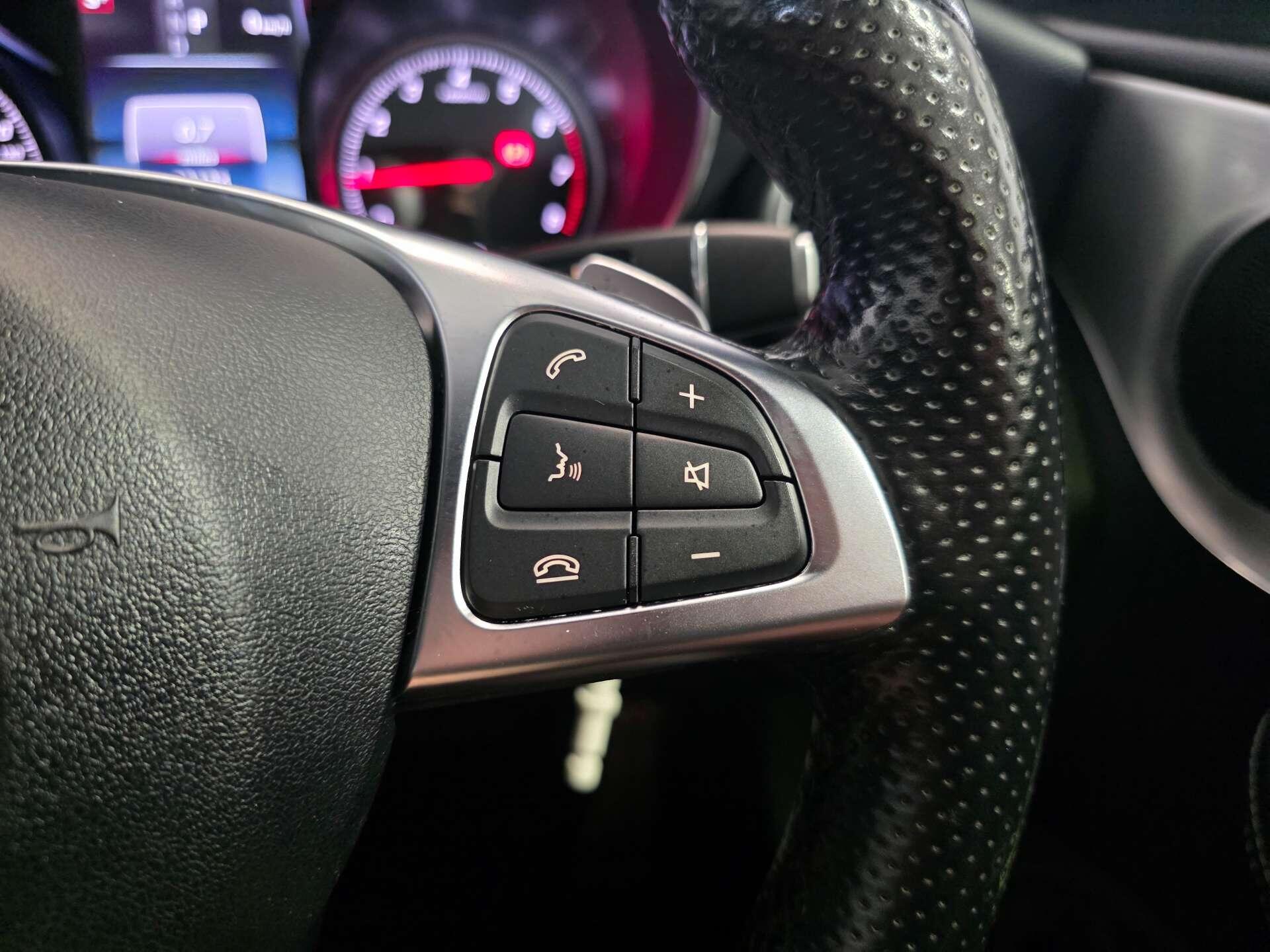 Mercedes-Benz C-Class view 17