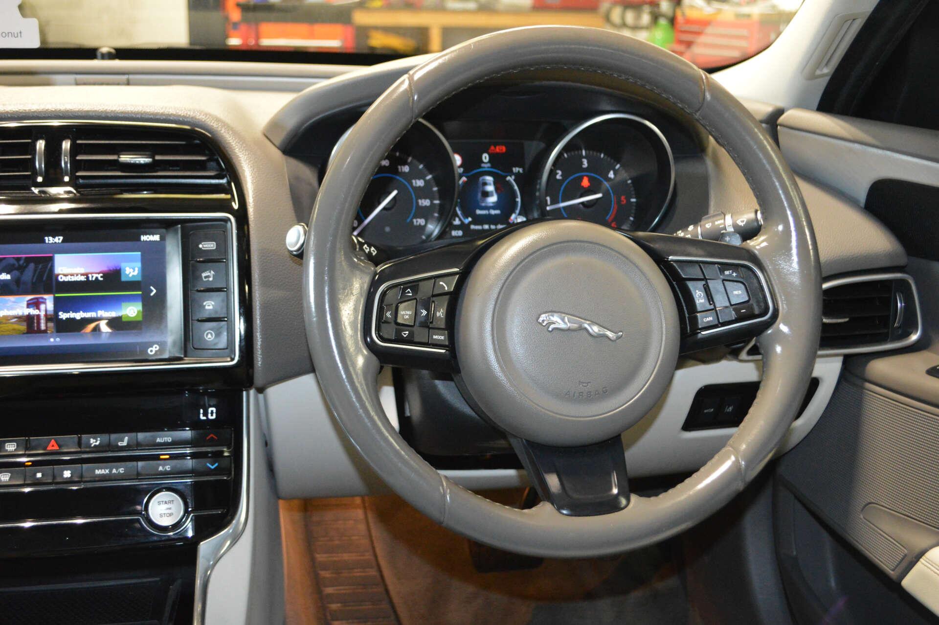 Jaguar Xe view 14