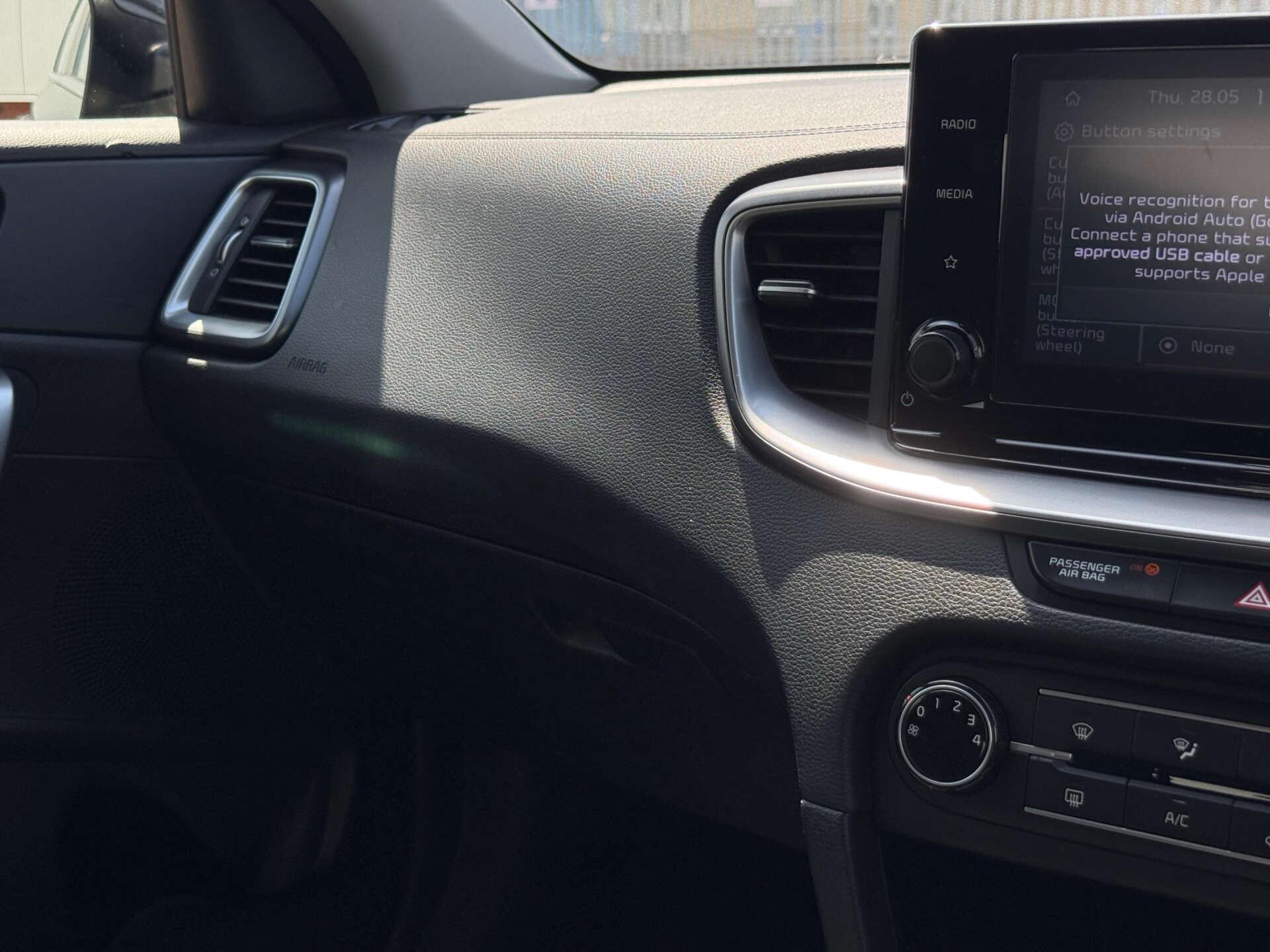 Kia Ceed view 45
