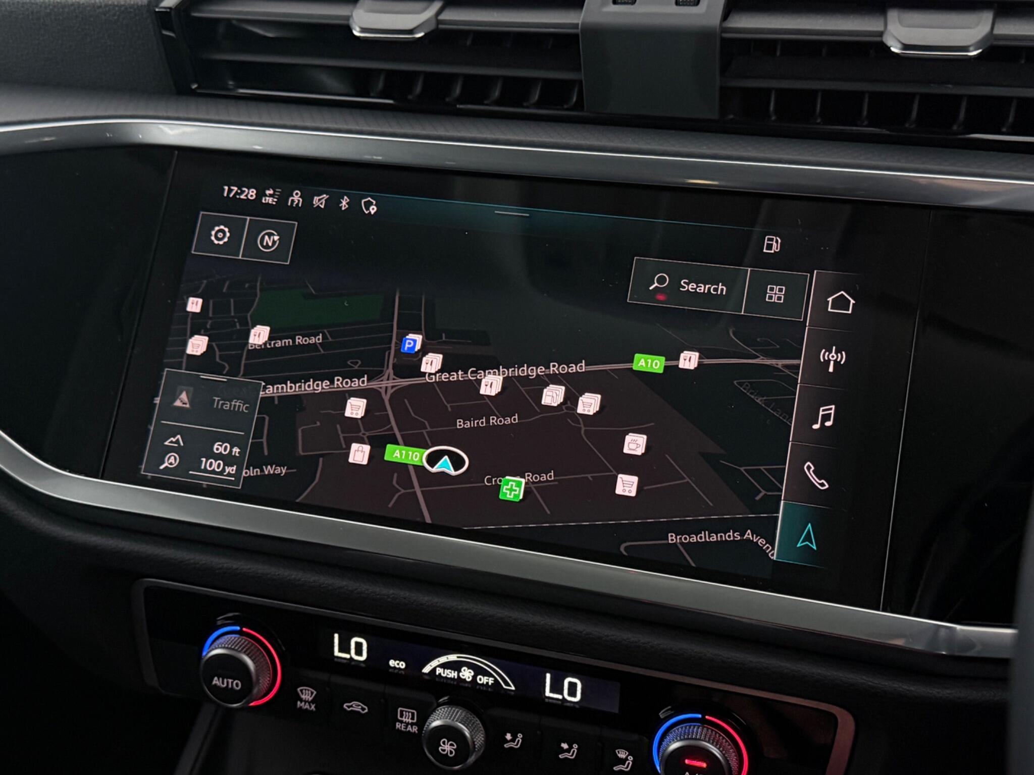 Audi Q3 view 26