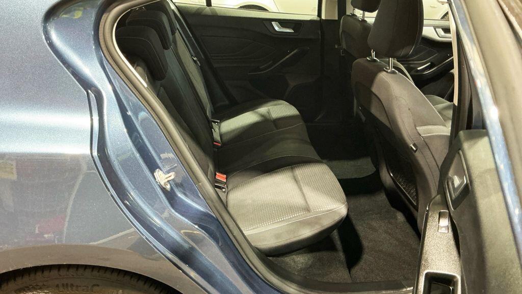 Ford Focus view 13