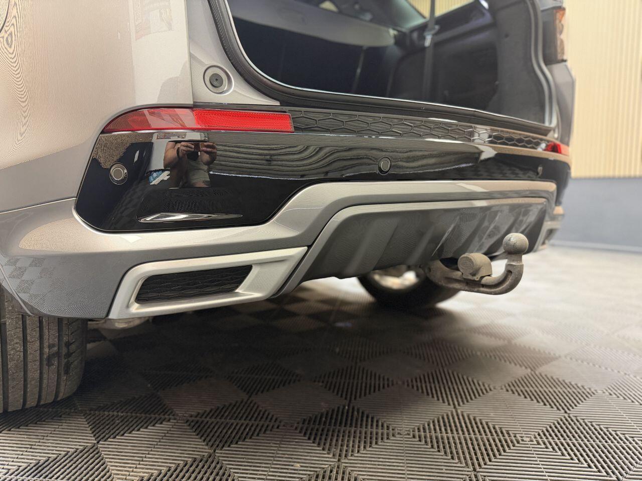 Land Rover Discovery Sport view 15