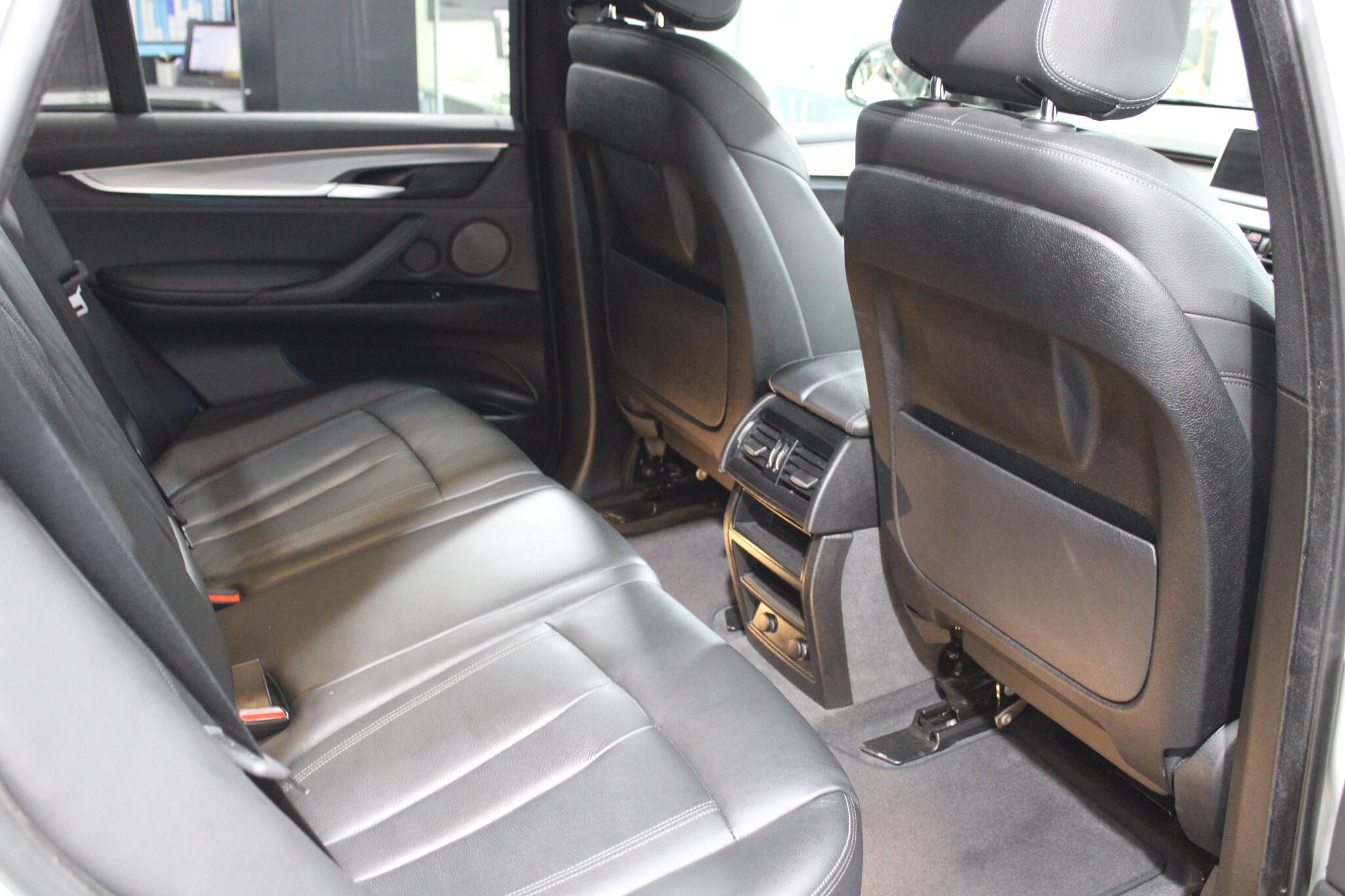 BMW X5 view 14