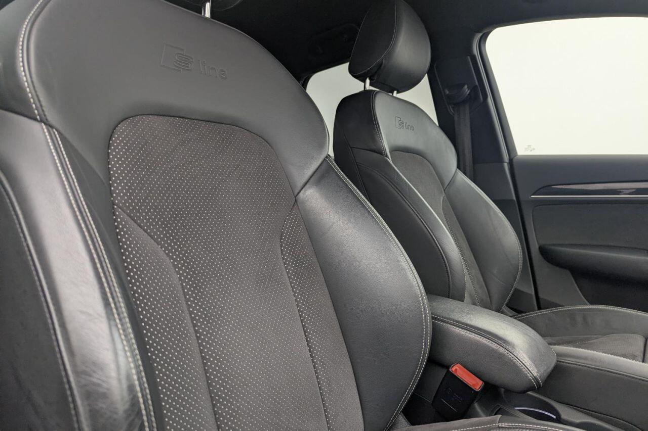 Audi Q3 view 15
