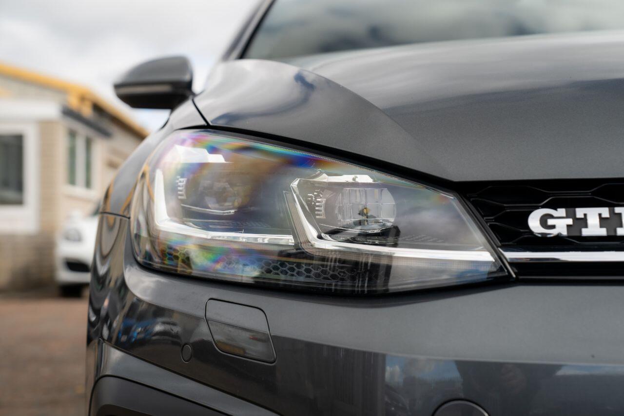 Volkswagen Golf view 20