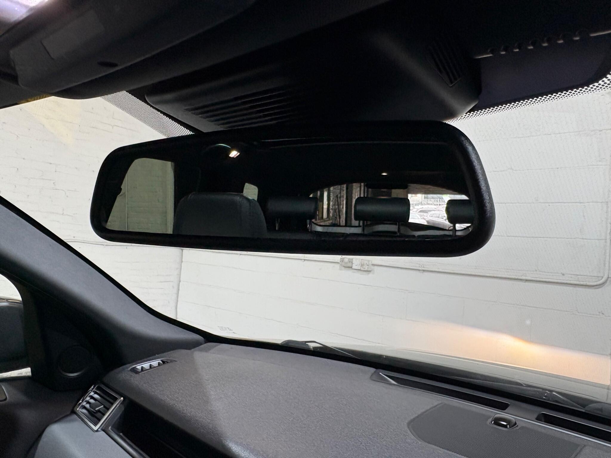 Land Rover Discovery Sport view 14