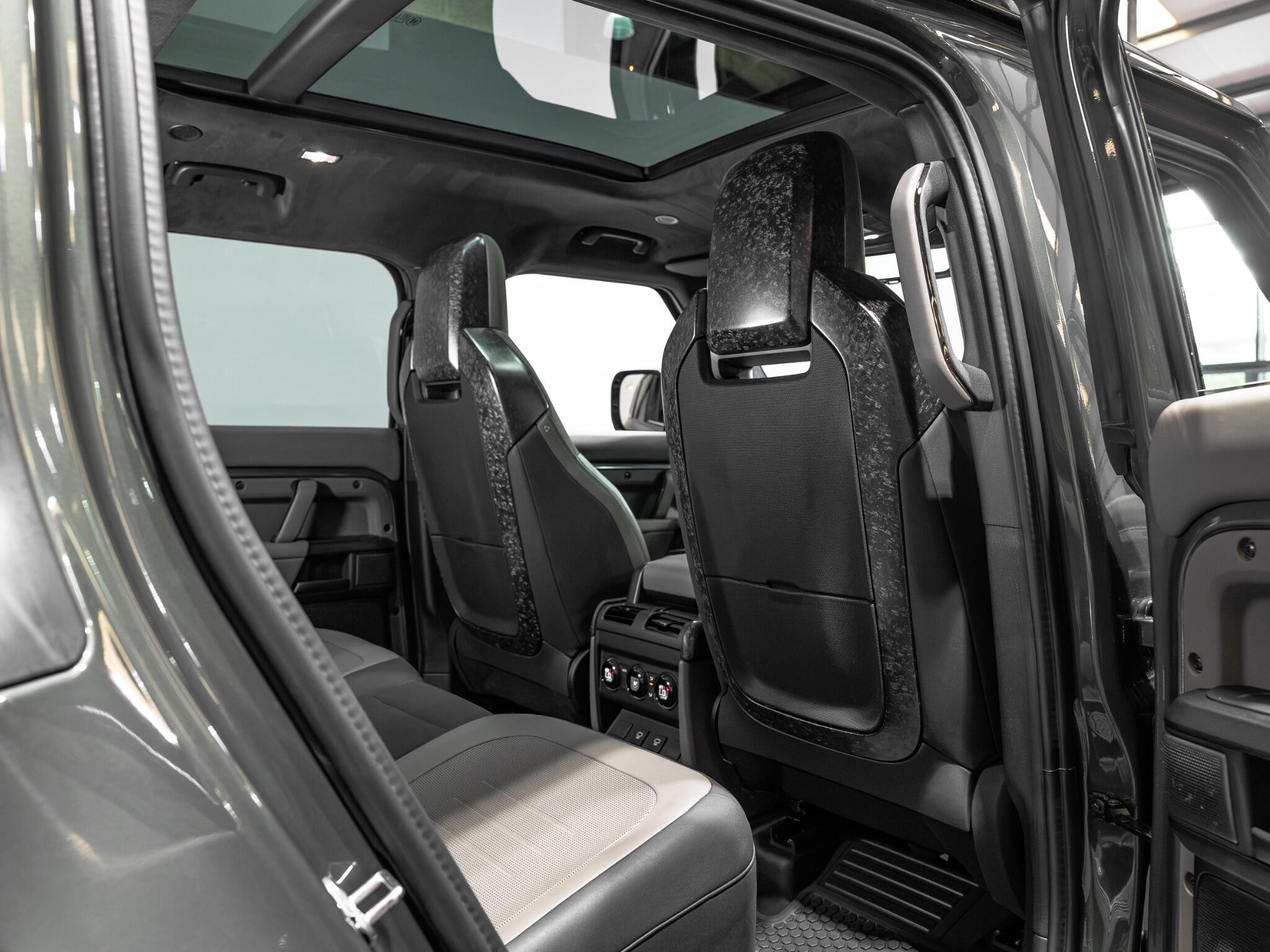 Land Rover Defender view 33