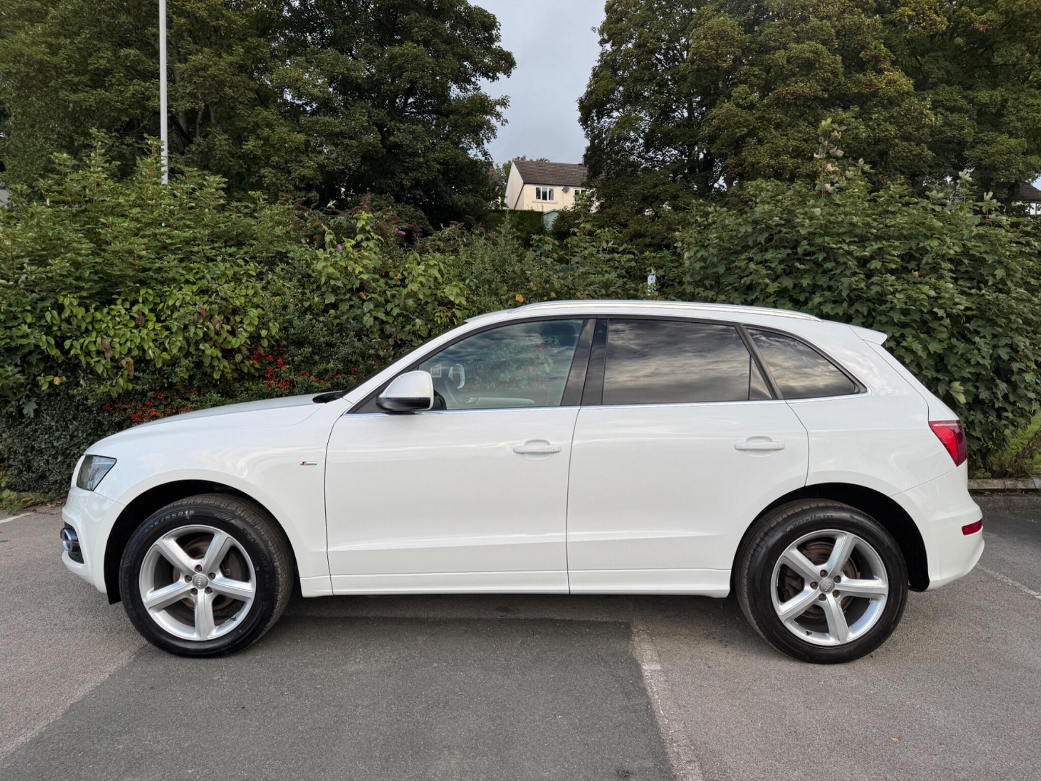 Audi Q5 view 8