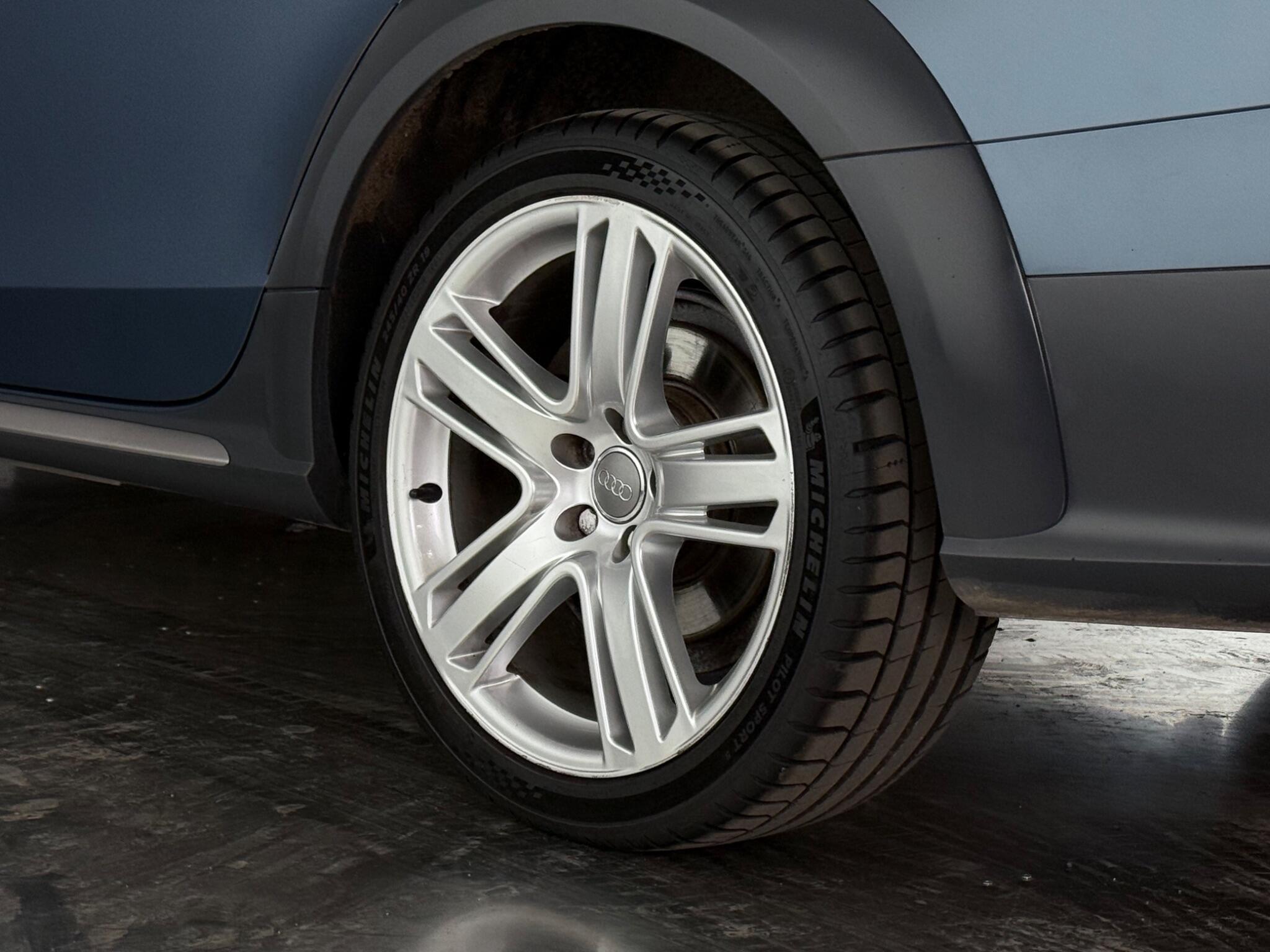 Audi A4 view 8